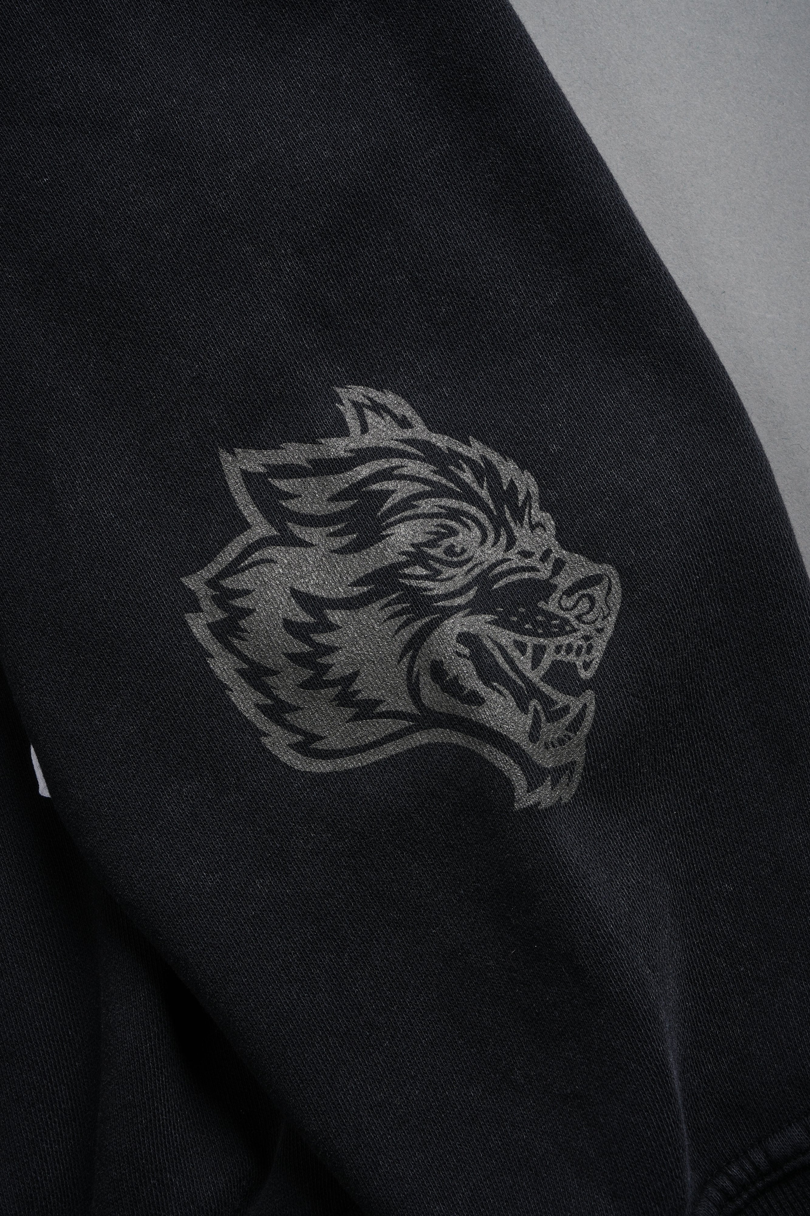 Scorpion Fire Pierce Hoodie in Black — imagem 21