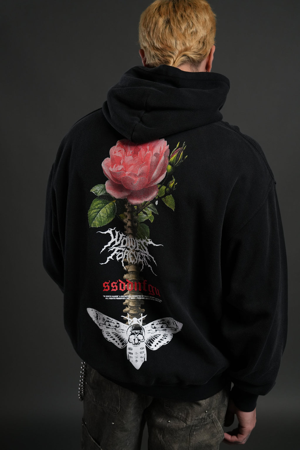 Mori Rose "Pierce" Hoodie in Black Drift Wash — imagem 8