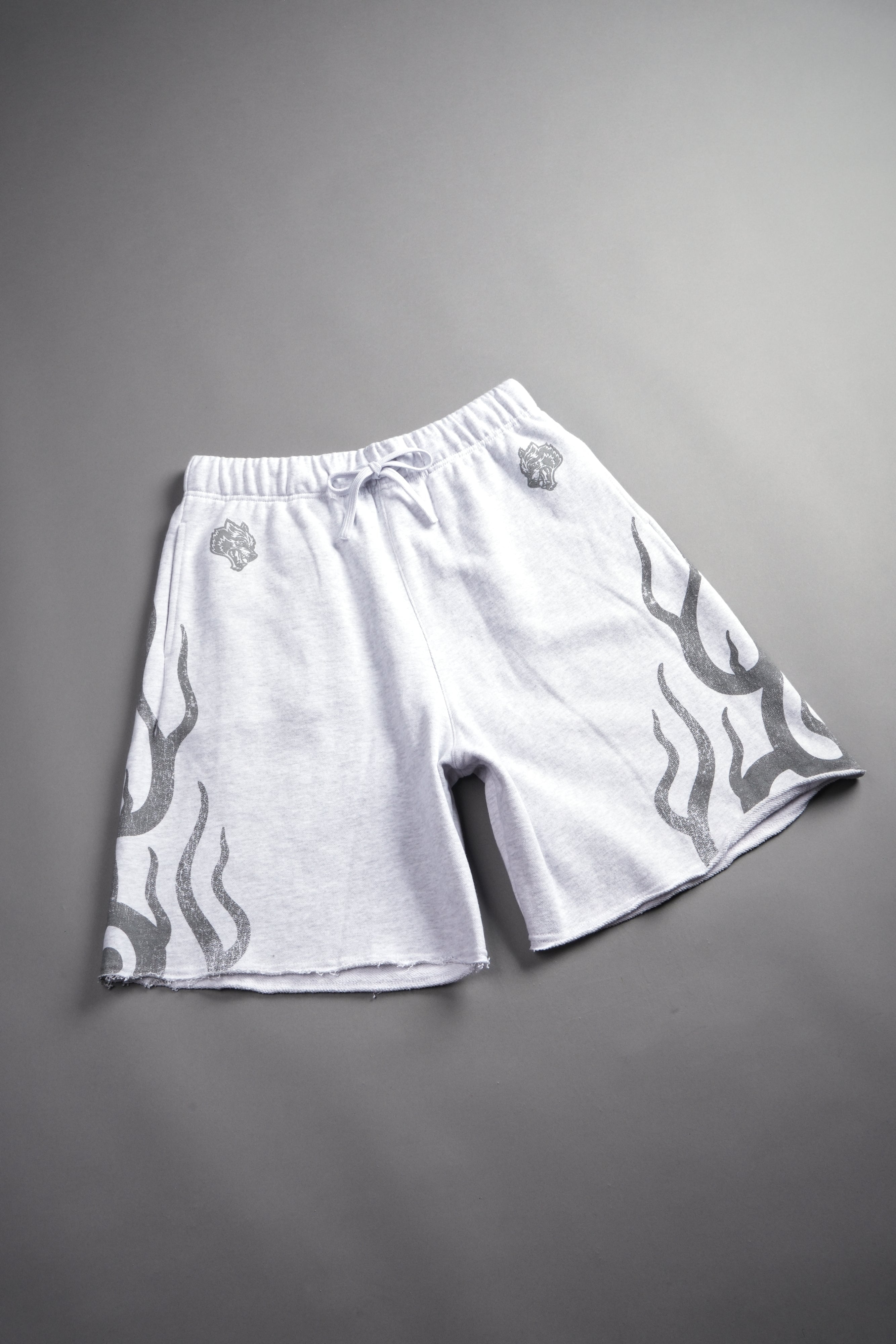 Fight Or Flight Grunge Oversized Raw Hem Post Lounge Sweat Shorts in Super Light Athletic Gray — imagem 11