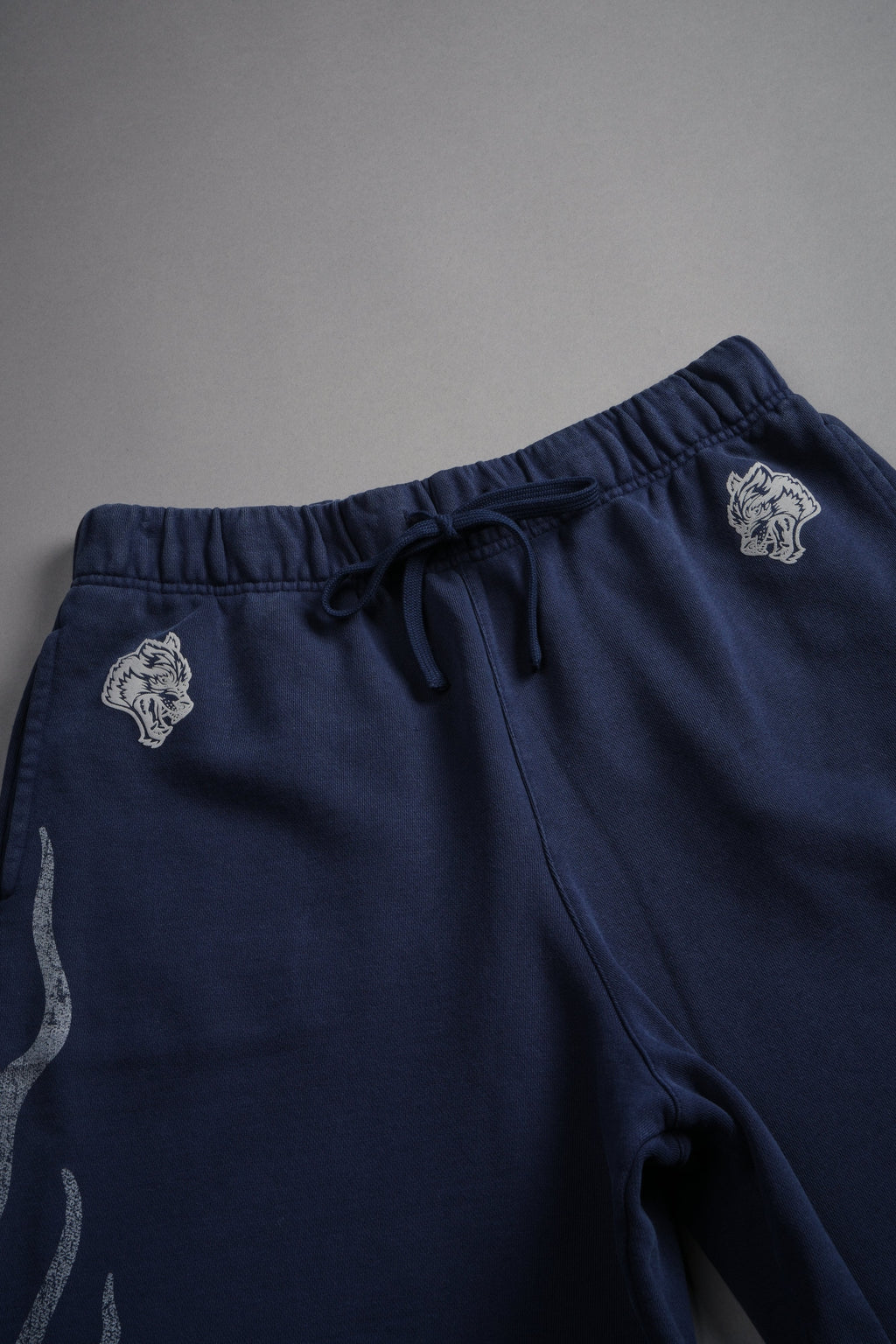 Fight Or Flight Grunge Oversized Raw Hem Post Lounge Sweat Shorts in Navy — imagem 12