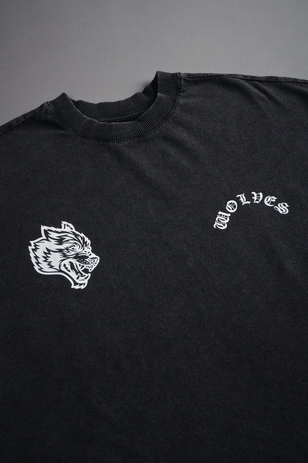 Steel Code Grunge Mid Length Raw Hem Cap Sleeve Tee in Black — imagem 7
