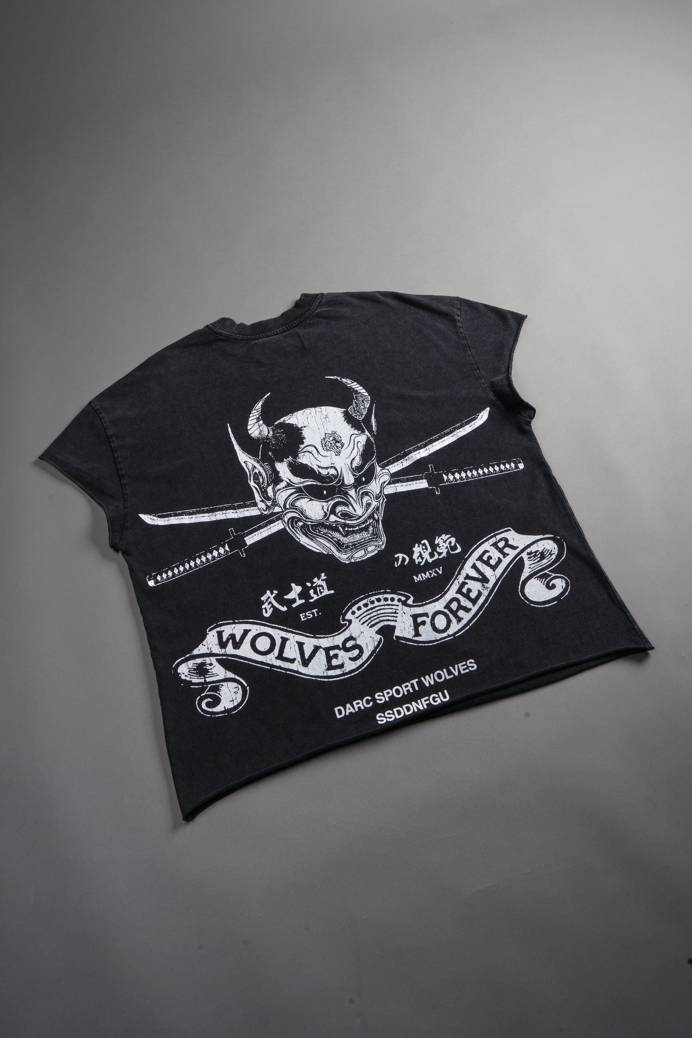 Steel Code Grunge Mid Length Raw Hem Cap Sleeve Tee in Black — imagem 8