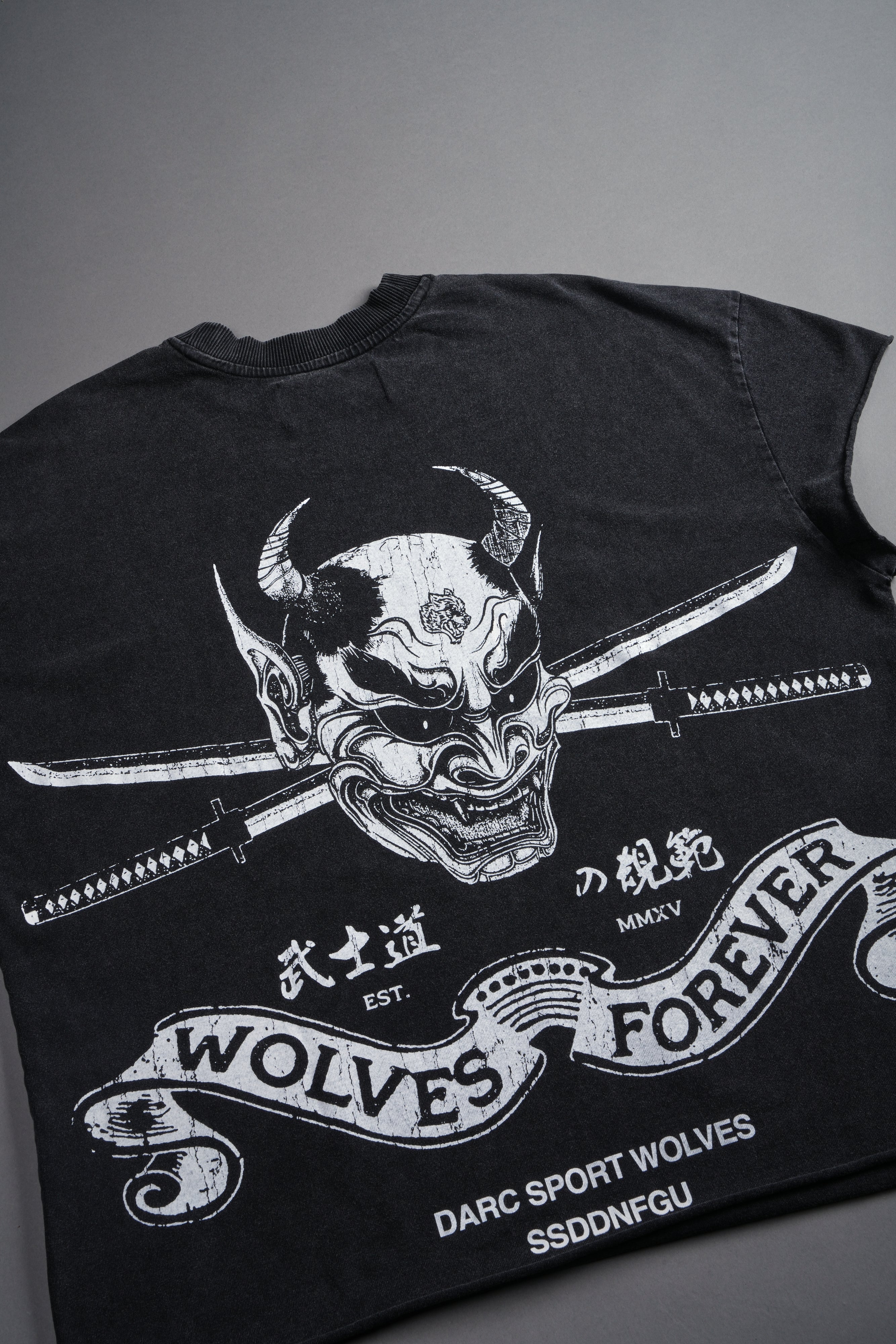 Steel Code Grunge Mid Length Raw Hem Cap Sleeve Tee in Black — imagem 9