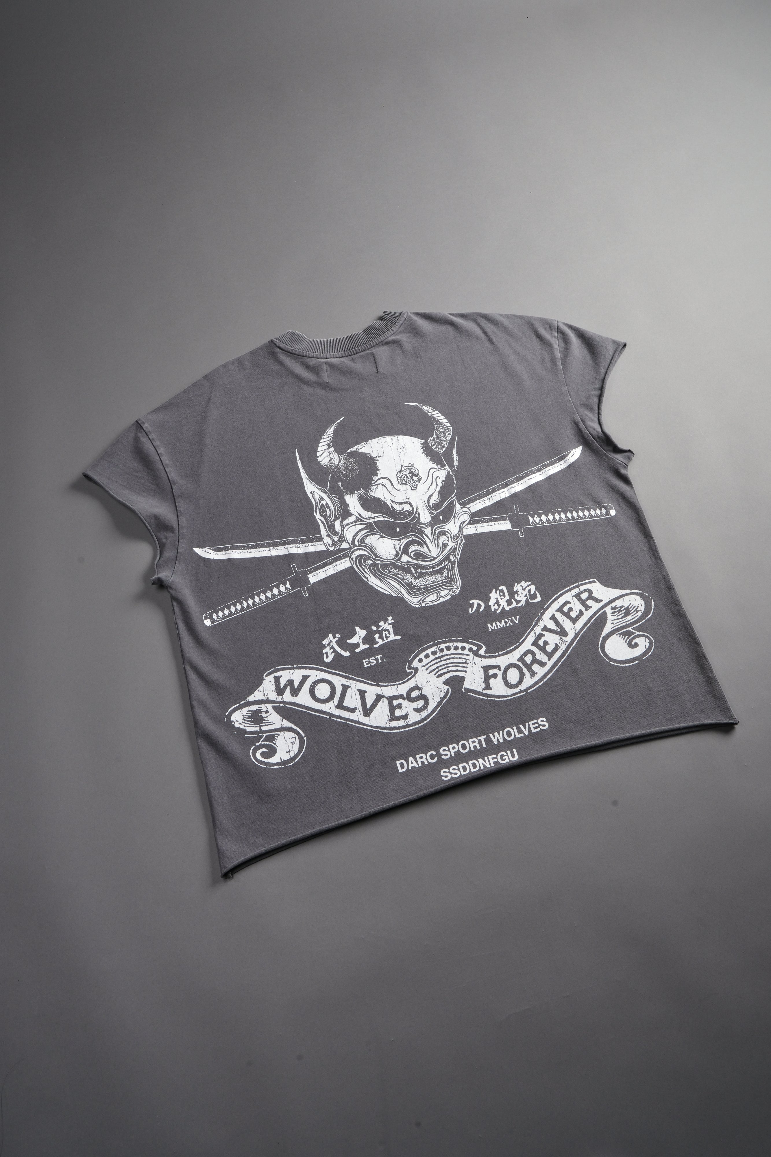 Steel Code Grunge Mid Length Raw Hem Cap Sleeve Tee in Slate Gray — imagem 8