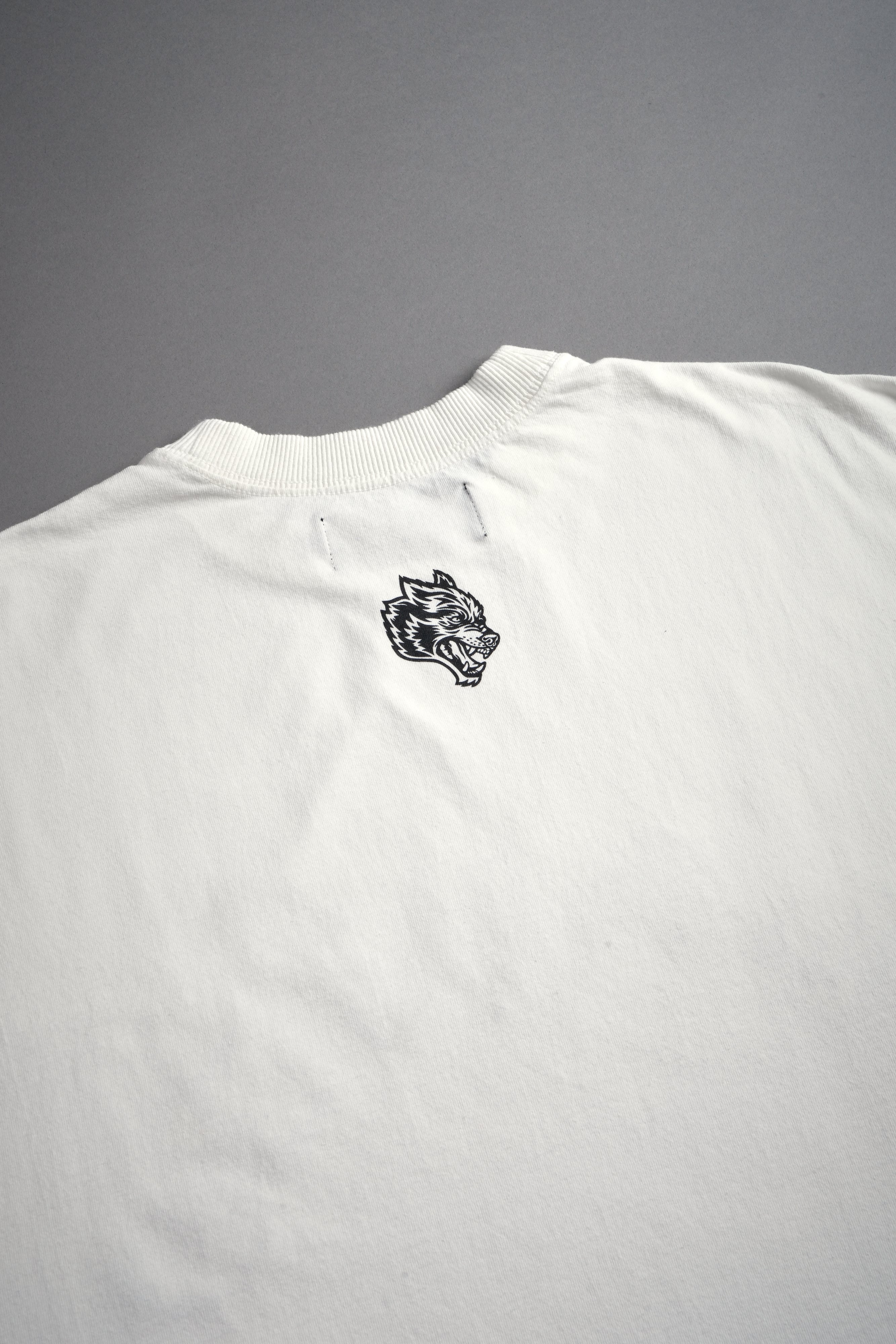 Ssddnfgu Bushido Grunge Cut-Off Mid Length Raw Hem Tee in Cream — imagem 8