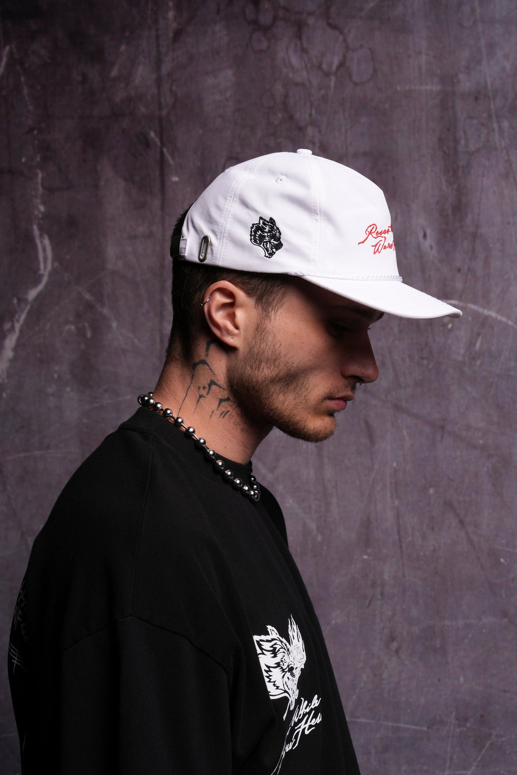 Roses While We're Here Paradise Hat in Cream/Black — imagem 5