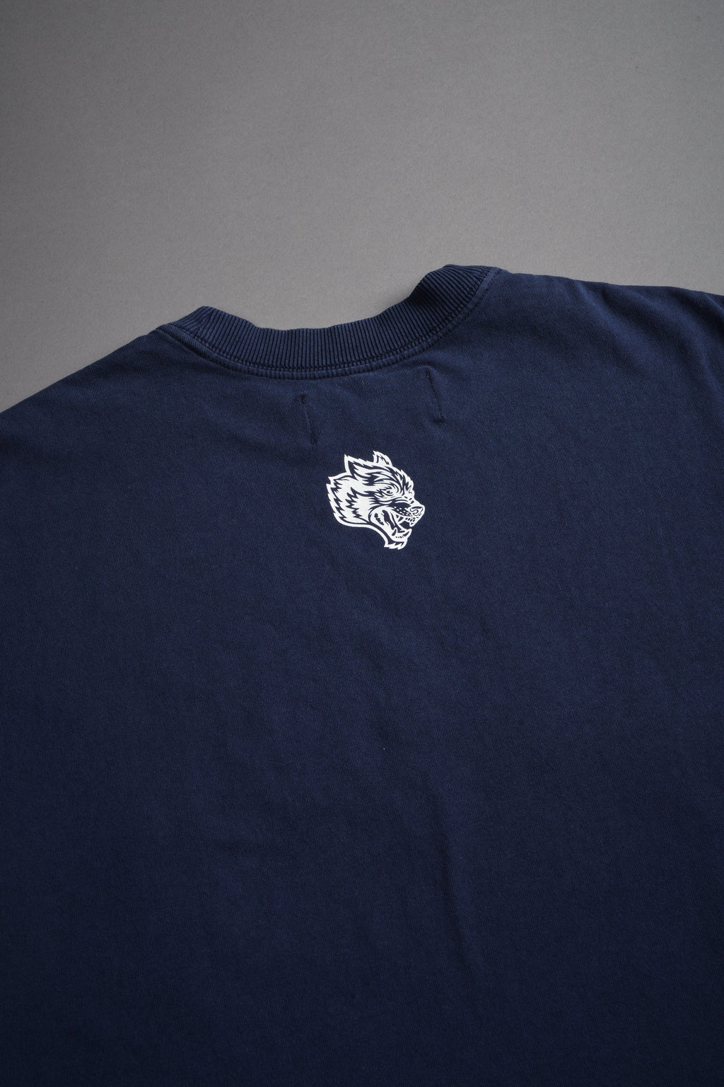 Ssddnfgu Bushido Grunge Cut-Off Mid Length Raw Hem Tee in Navy — imagem 10