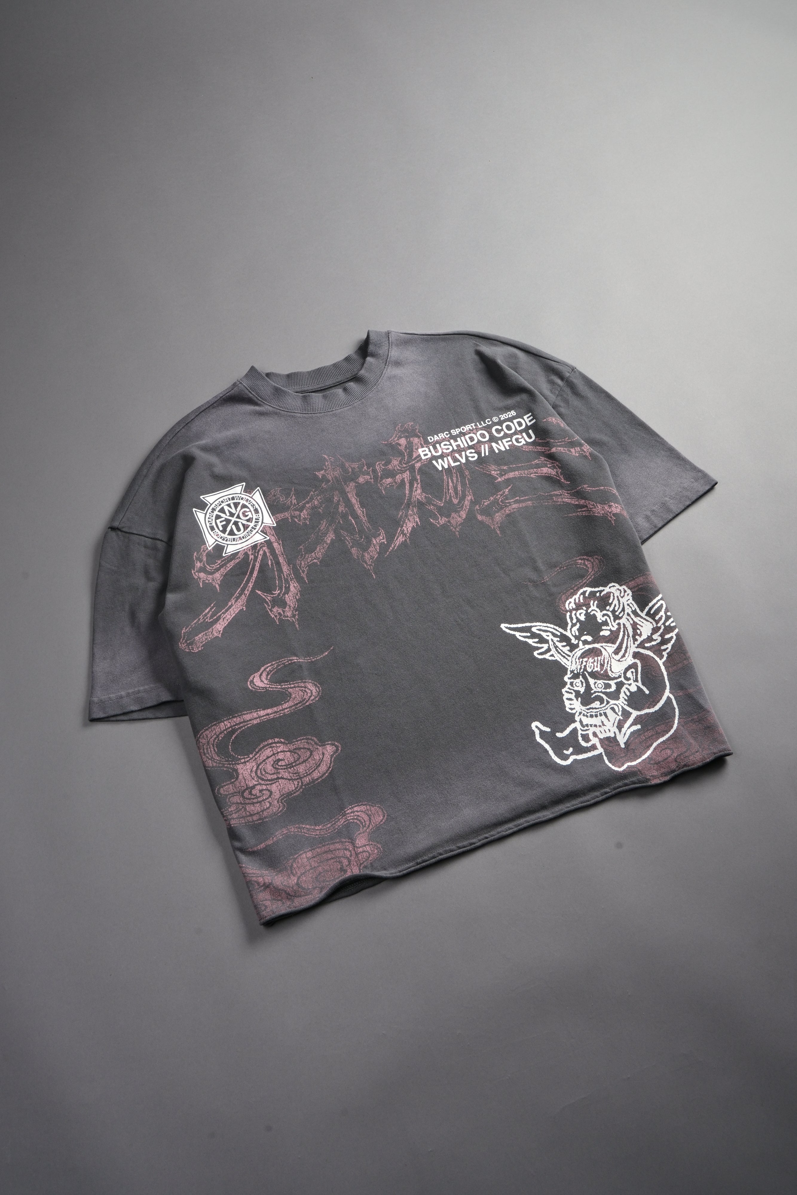 Gates Inferno Premium Raw Hem Box Cut Tee in Slate Gray Drift Wash — imagem 7