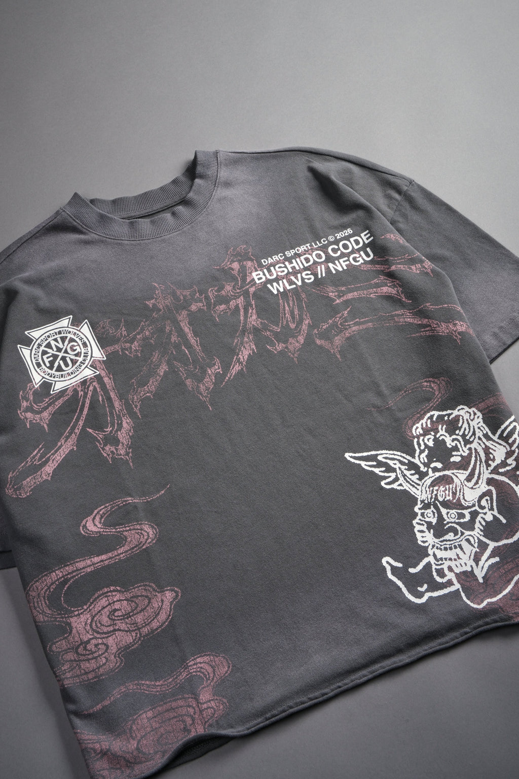 Gates Inferno Premium Raw Hem Box Cut Tee in Slate Gray Drift Wash — imagem 8