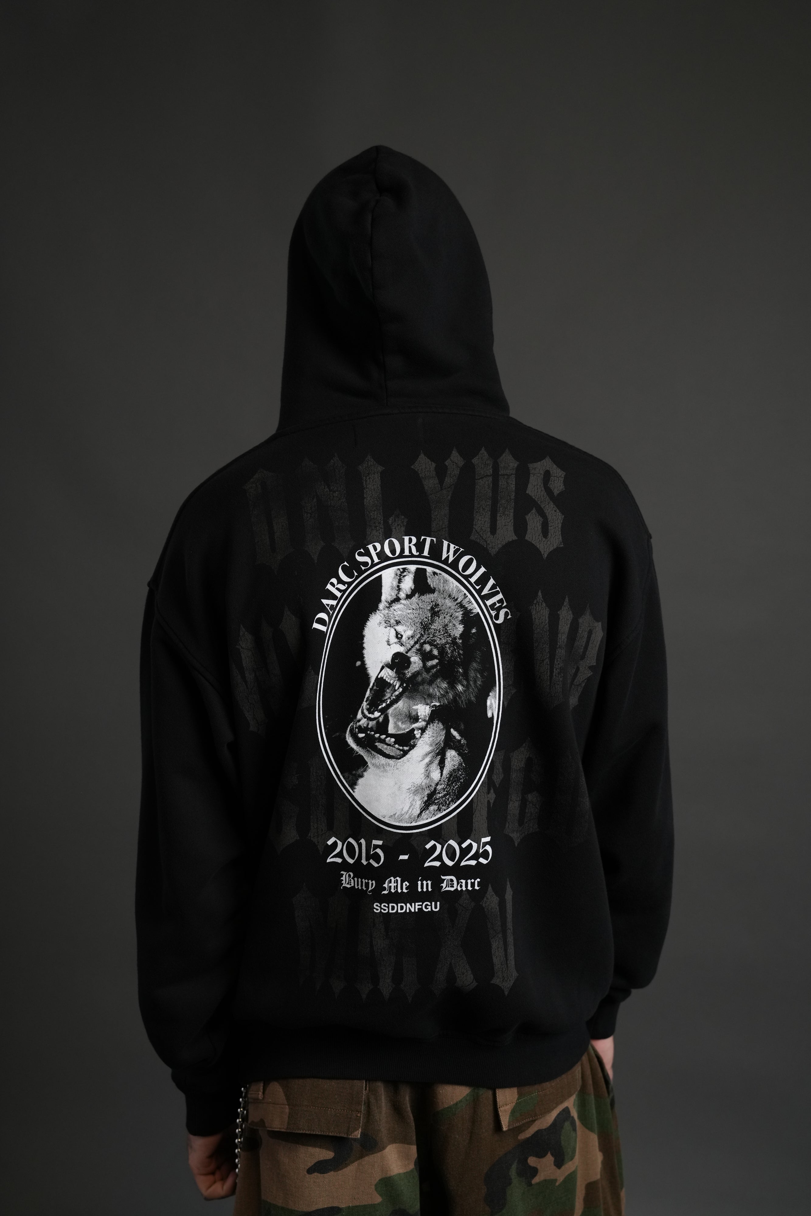 Wolf Blood "Pierce" Hoodie in Black — imagem 4