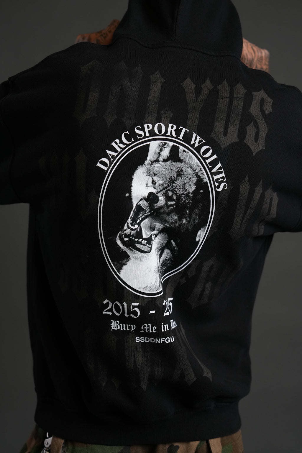 Wolf Blood "Pierce" Hoodie in Black — imagem 8