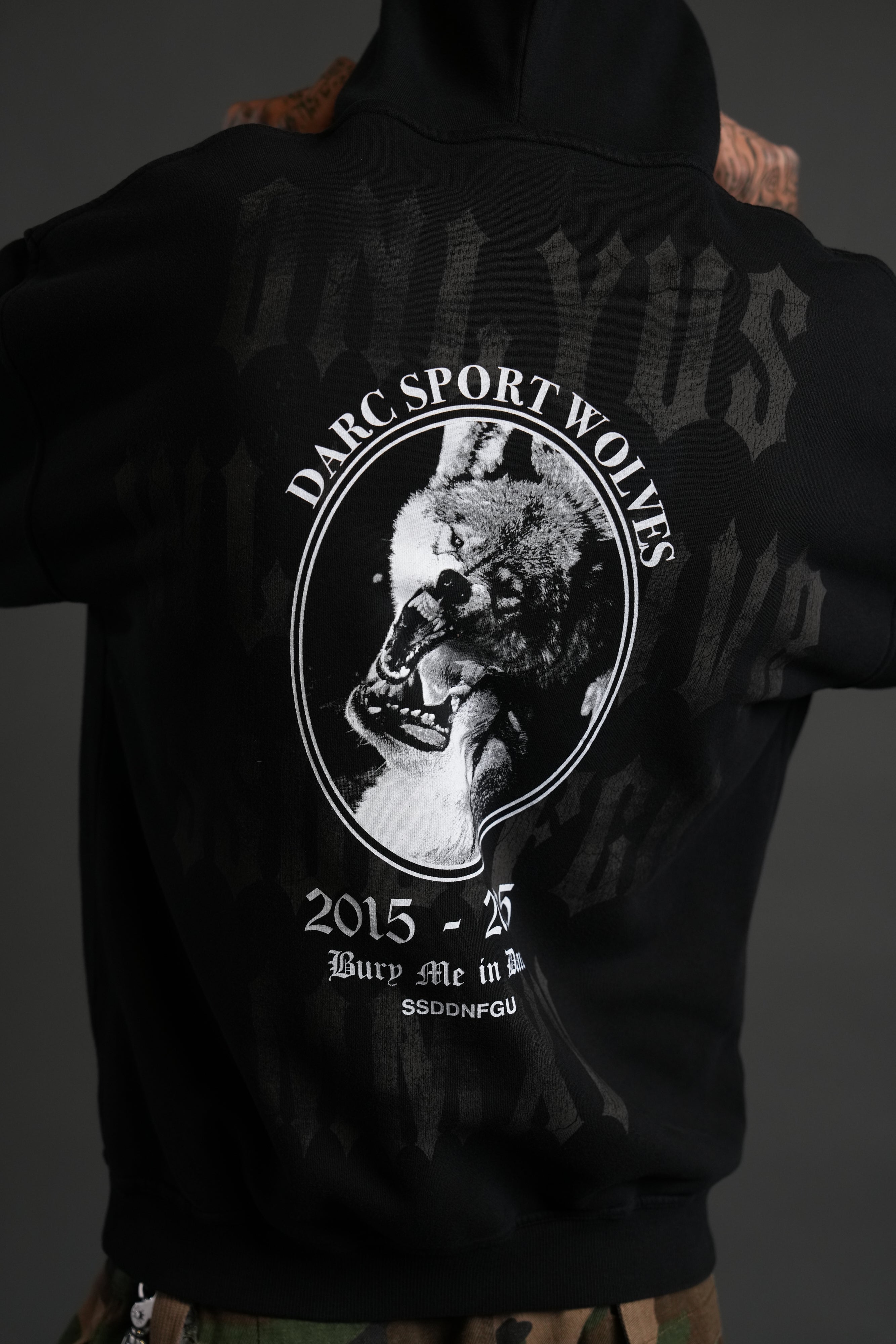 Wolf Blood "Pierce" Hoodie in Black — imagem 8
