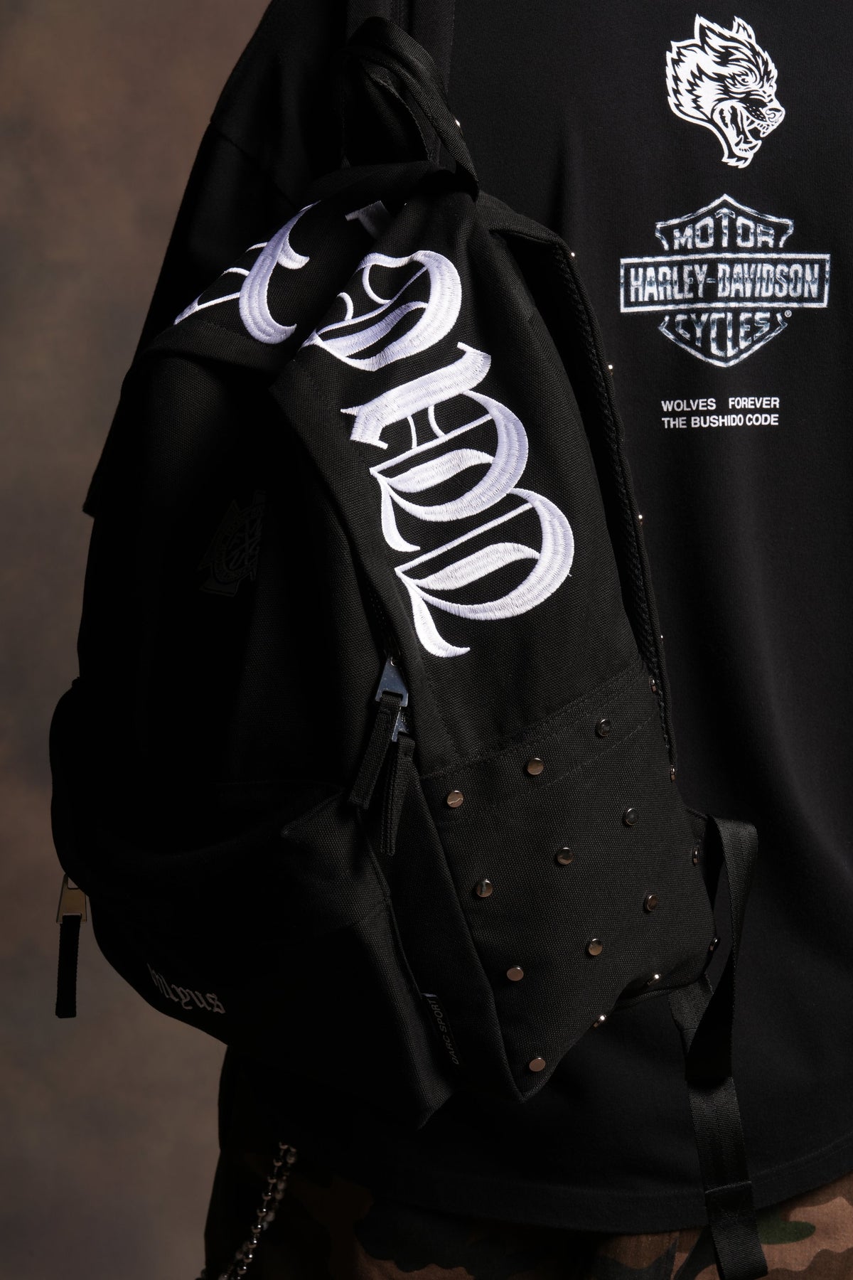 Wolves Chopper Everyday Backpack in Black - imagem 11
