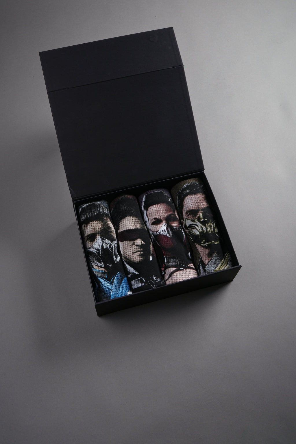 Mk "Side-By-Side" Tee Box Set in Black — imagem 12