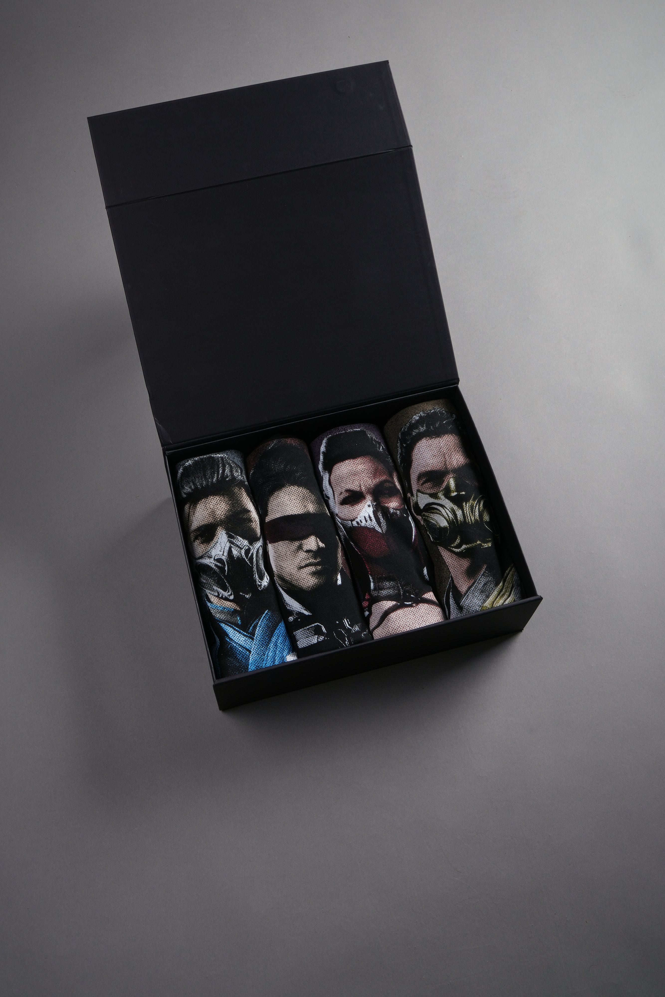 Mk "Side-By-Side" Tee Box Set in Black — imagem 12