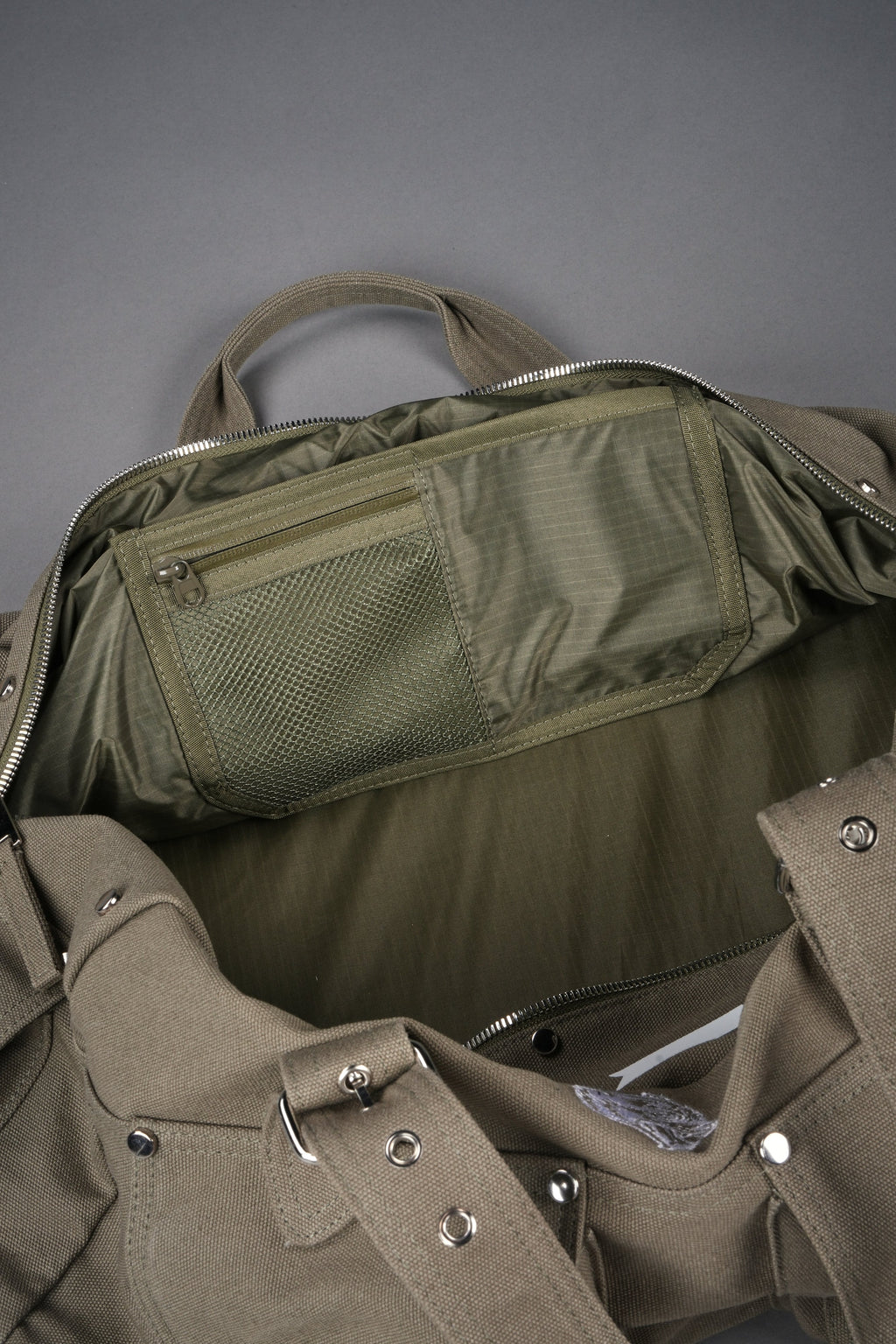 Our Mantra Duffle Bag in Olive — imagem 3