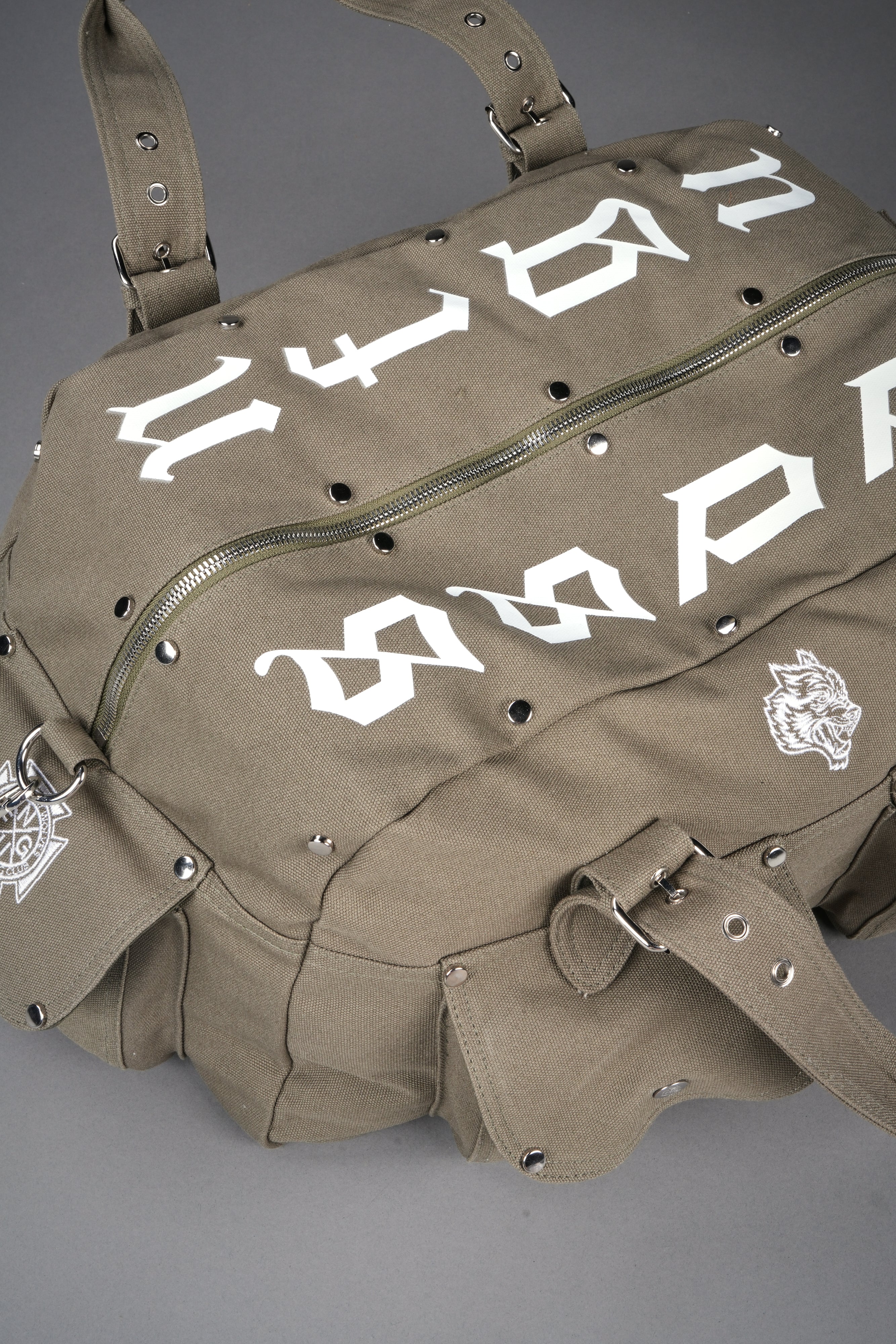 Our Mantra Duffle Bag in Olive — imagem 12