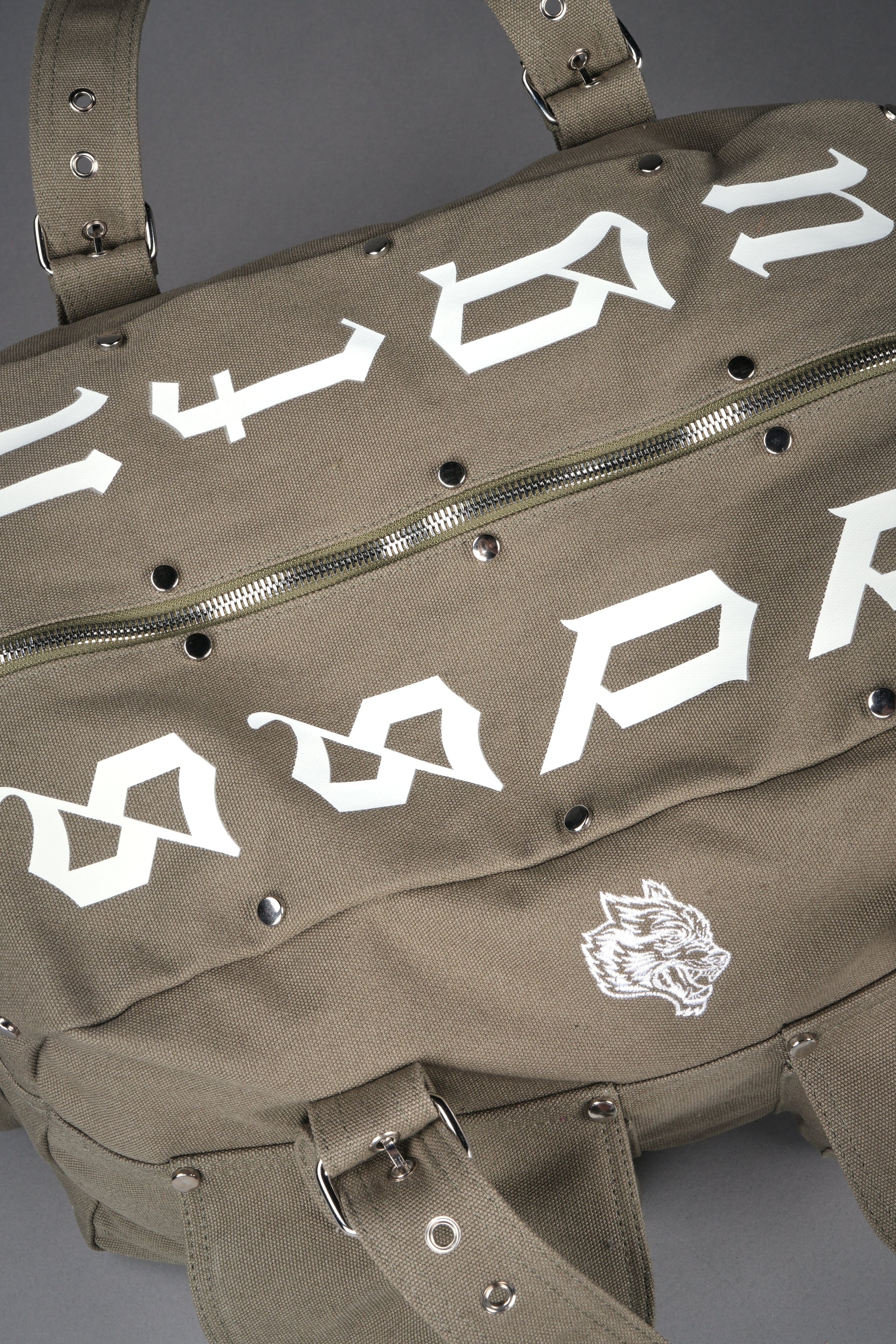 Our Mantra Duffle Bag in Olive — imagem 13