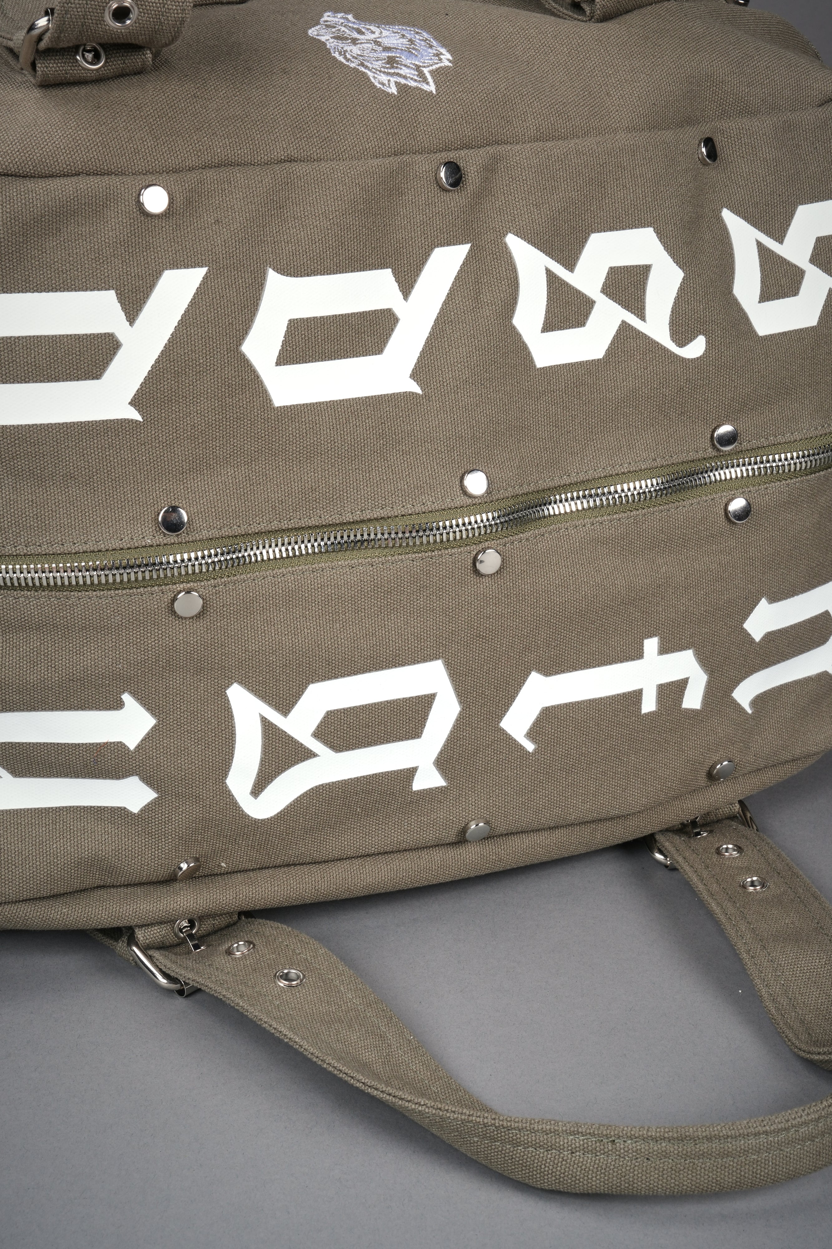 Our Mantra Duffle Bag in Olive — imagem 15