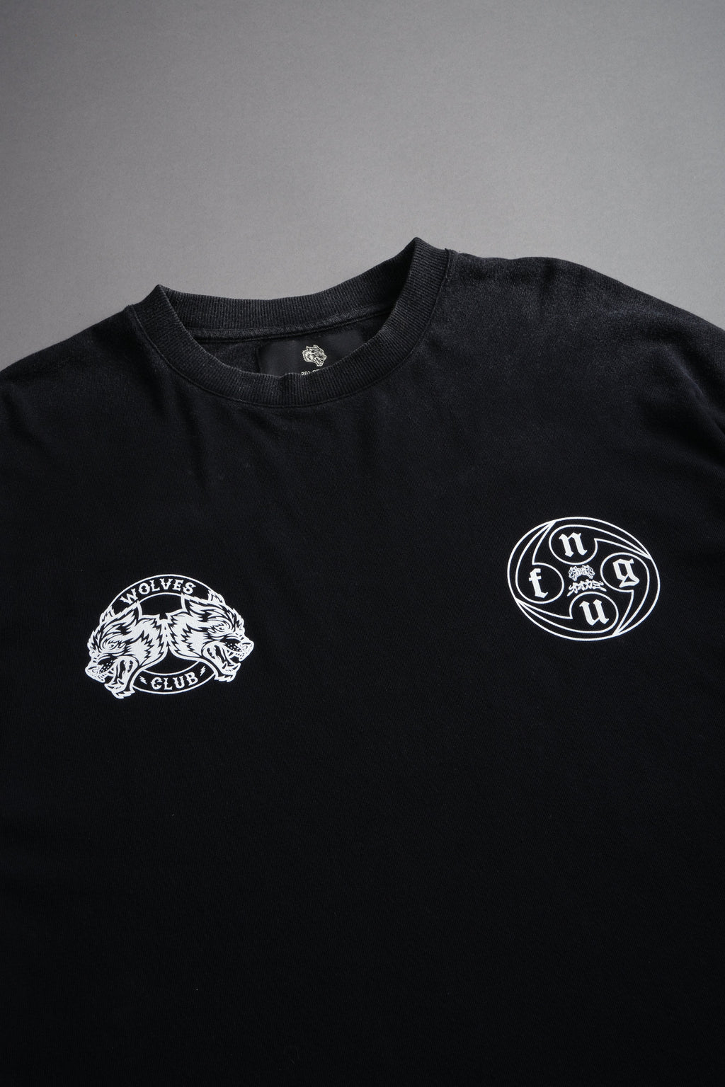 Kazoku Okami Premium Box Cut Ls Tee in Black — imagem 15