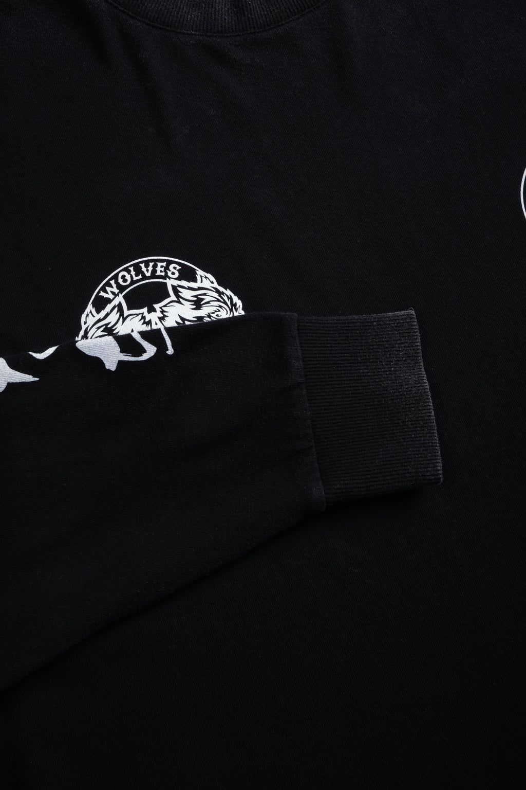 Kazoku Okami Premium Box Cut Ls Tee in Black — imagem 16
