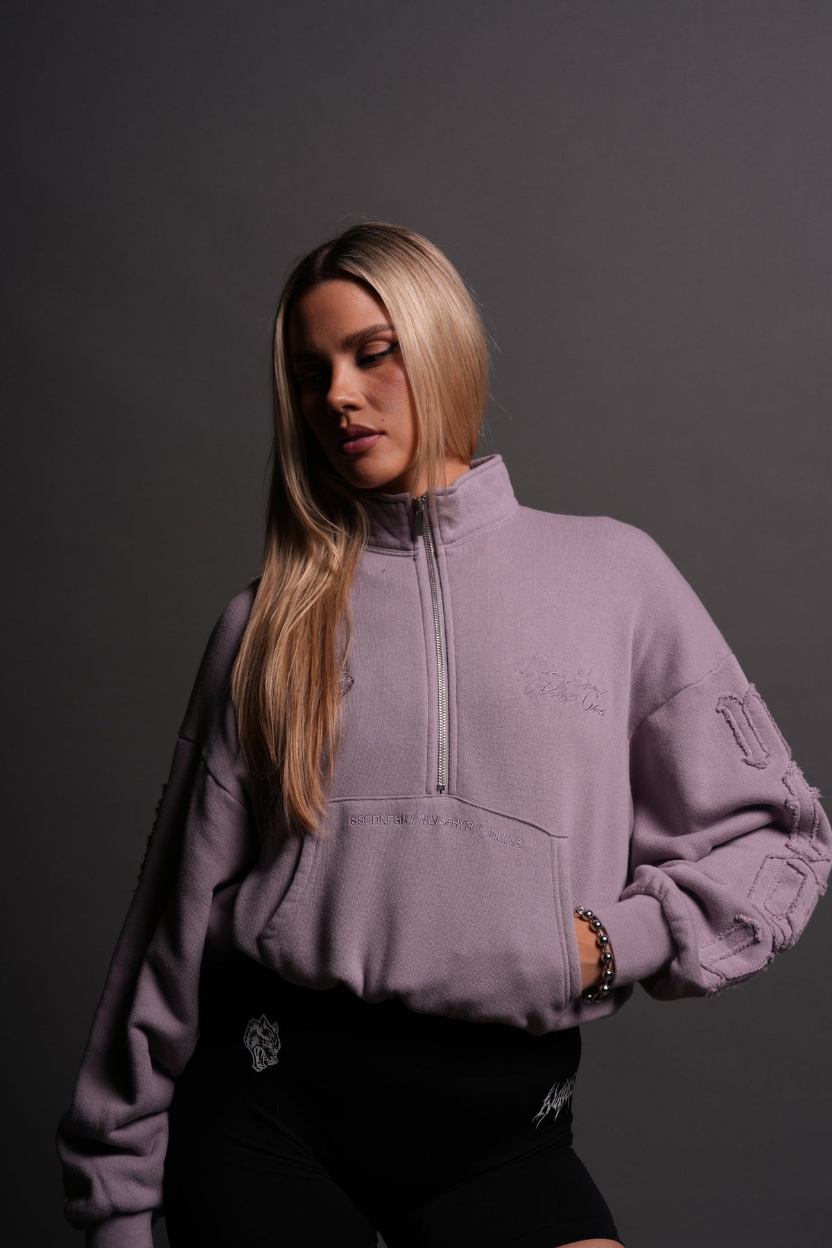 Our Mantra Appliqué Oversized "Everson" Mockneck in Purple Smoke - imagem 1