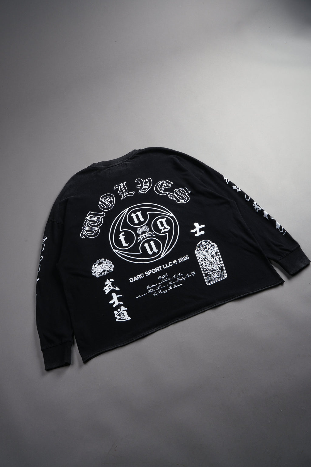 Kazoku Okami Premium Box Cut Ls Tee in Black — imagem 19