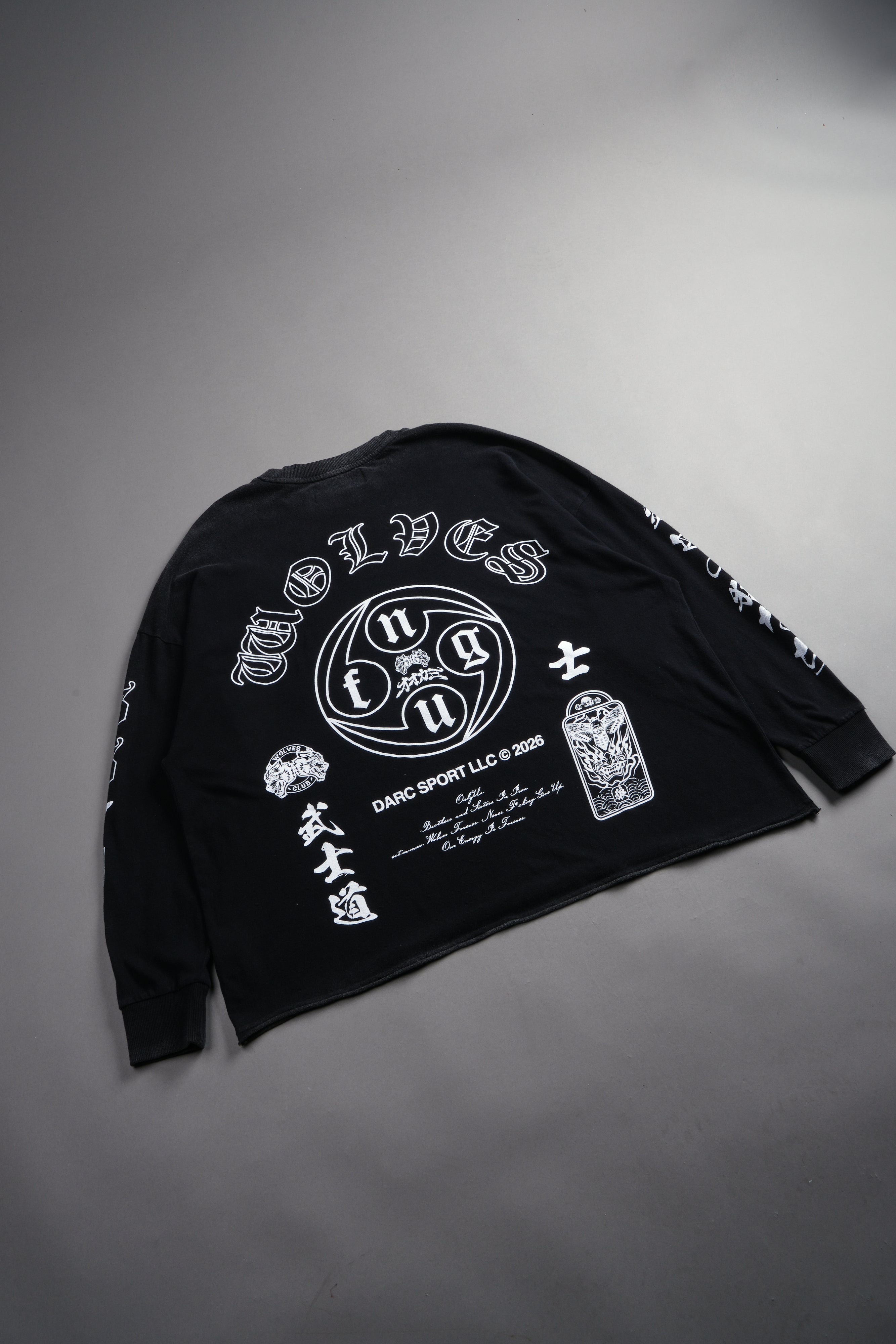 Kazoku Okami Premium Box Cut Ls Tee in Black — imagem 19