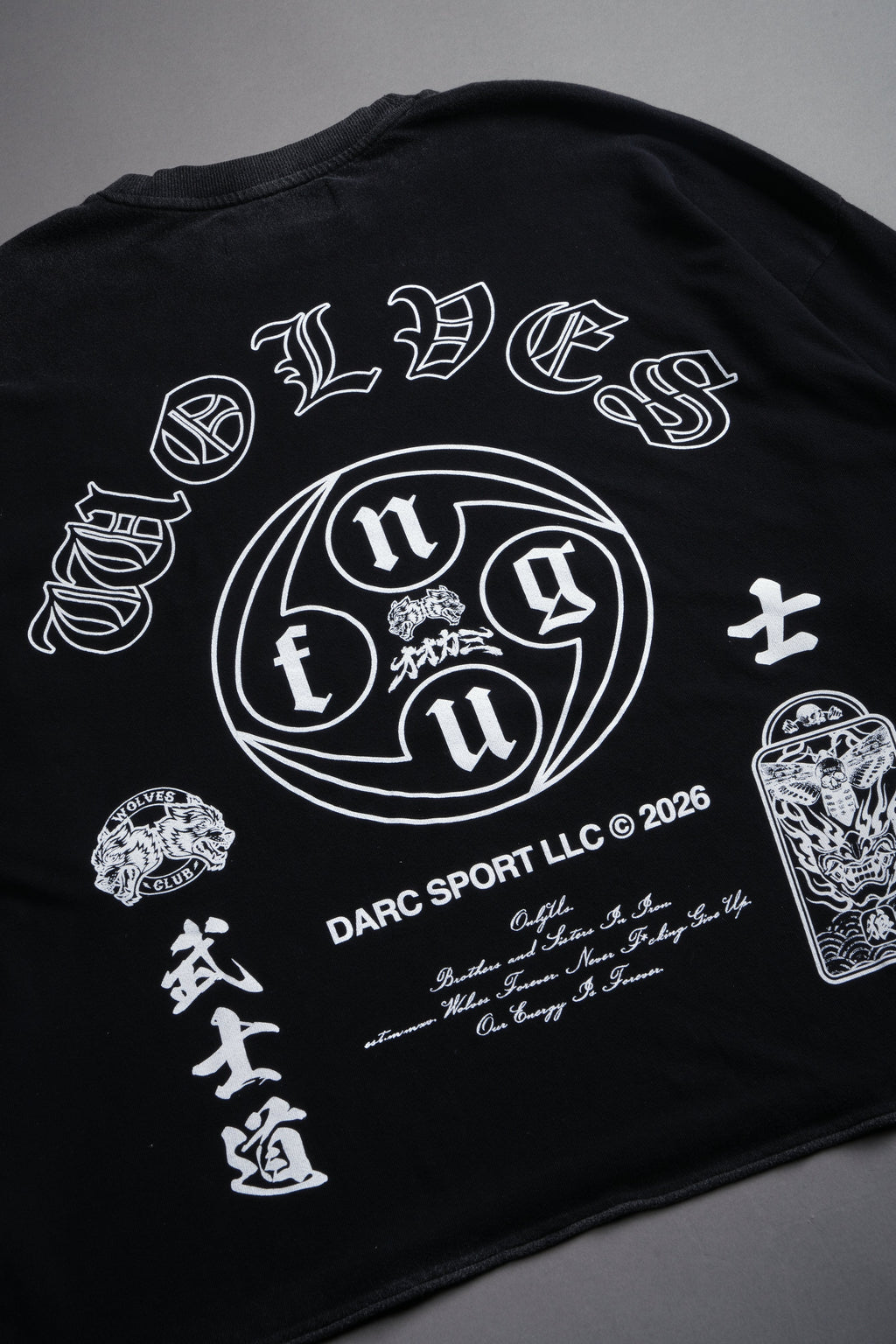 Kazoku Okami Premium Box Cut Ls Tee in Black — imagem 20