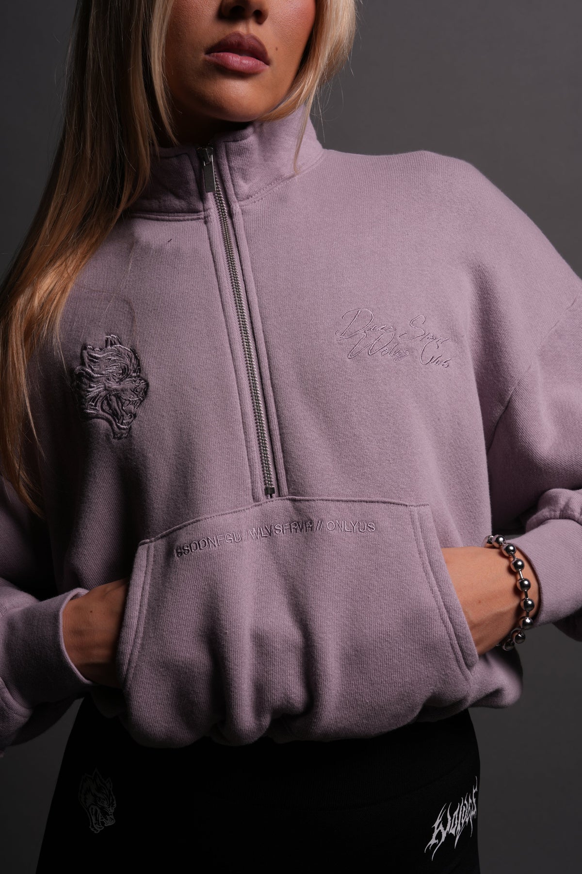 Our Mantra Appliqué Oversized "Everson" Mockneck in Purple Smoke - imagem 3