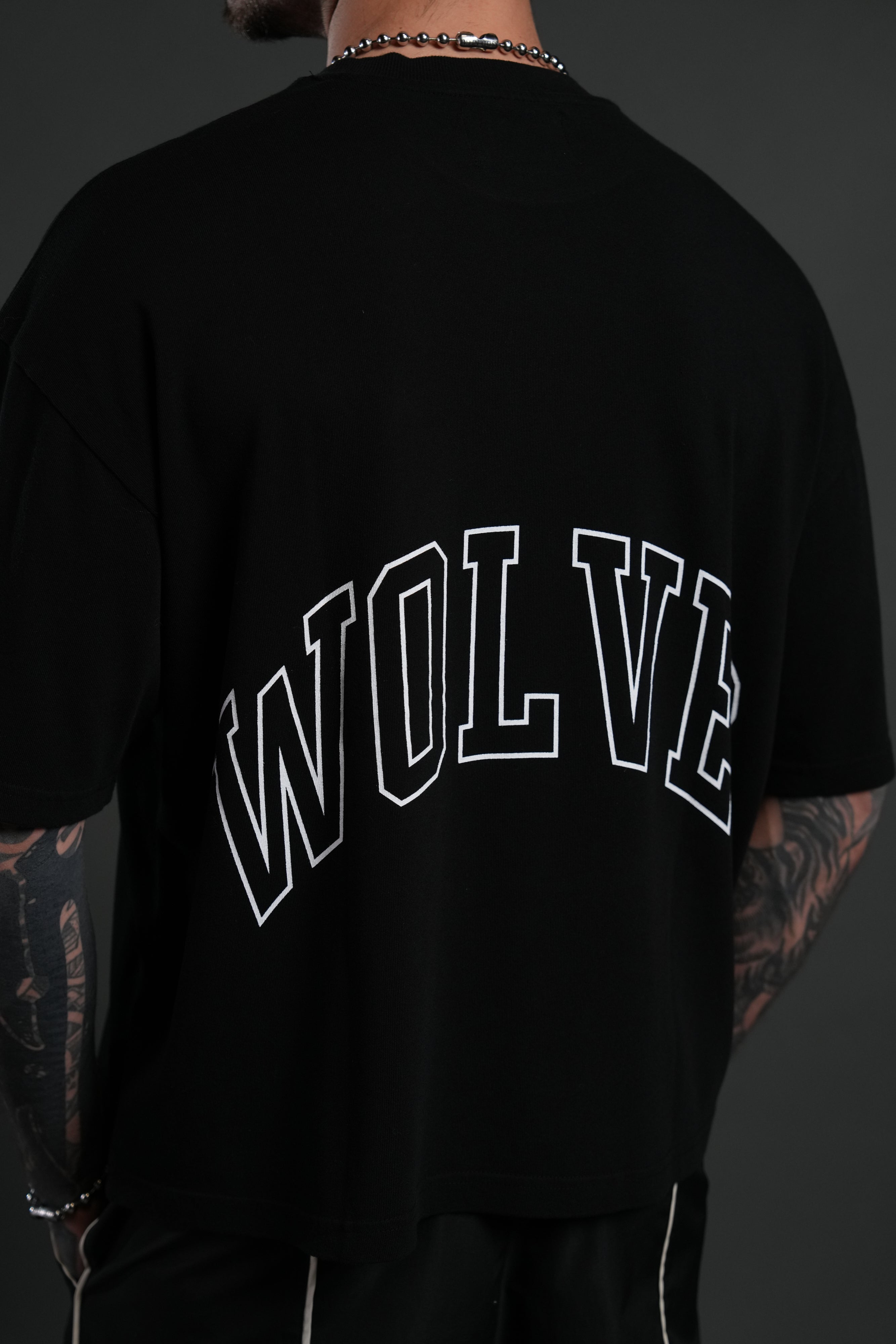 Wolf of the Flame Premium "Box Cut" Tee in Black — imagem 8
