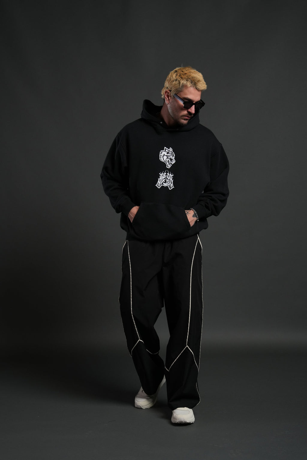 Shonen's Past "Pierce" Hoodie in Black — imagem 5