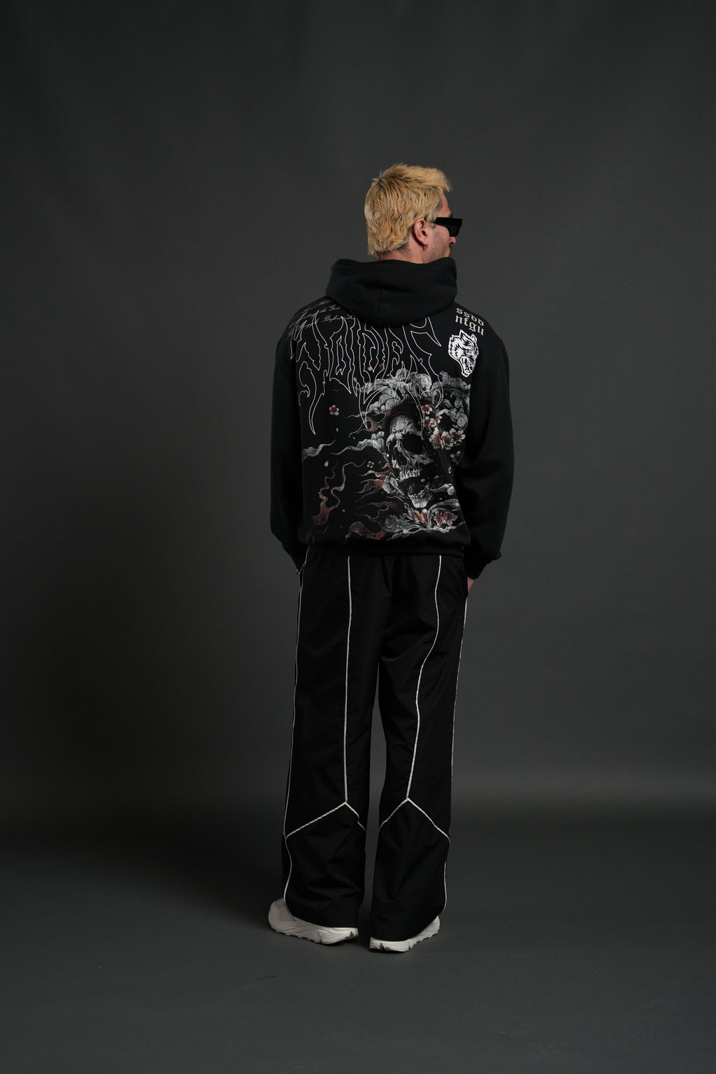 Shonen's Past "Pierce" Hoodie in Black — imagem 6