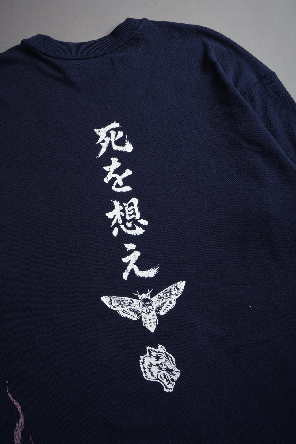 Mourning Flame Premium Oversized Tee in Navy — imagem 10