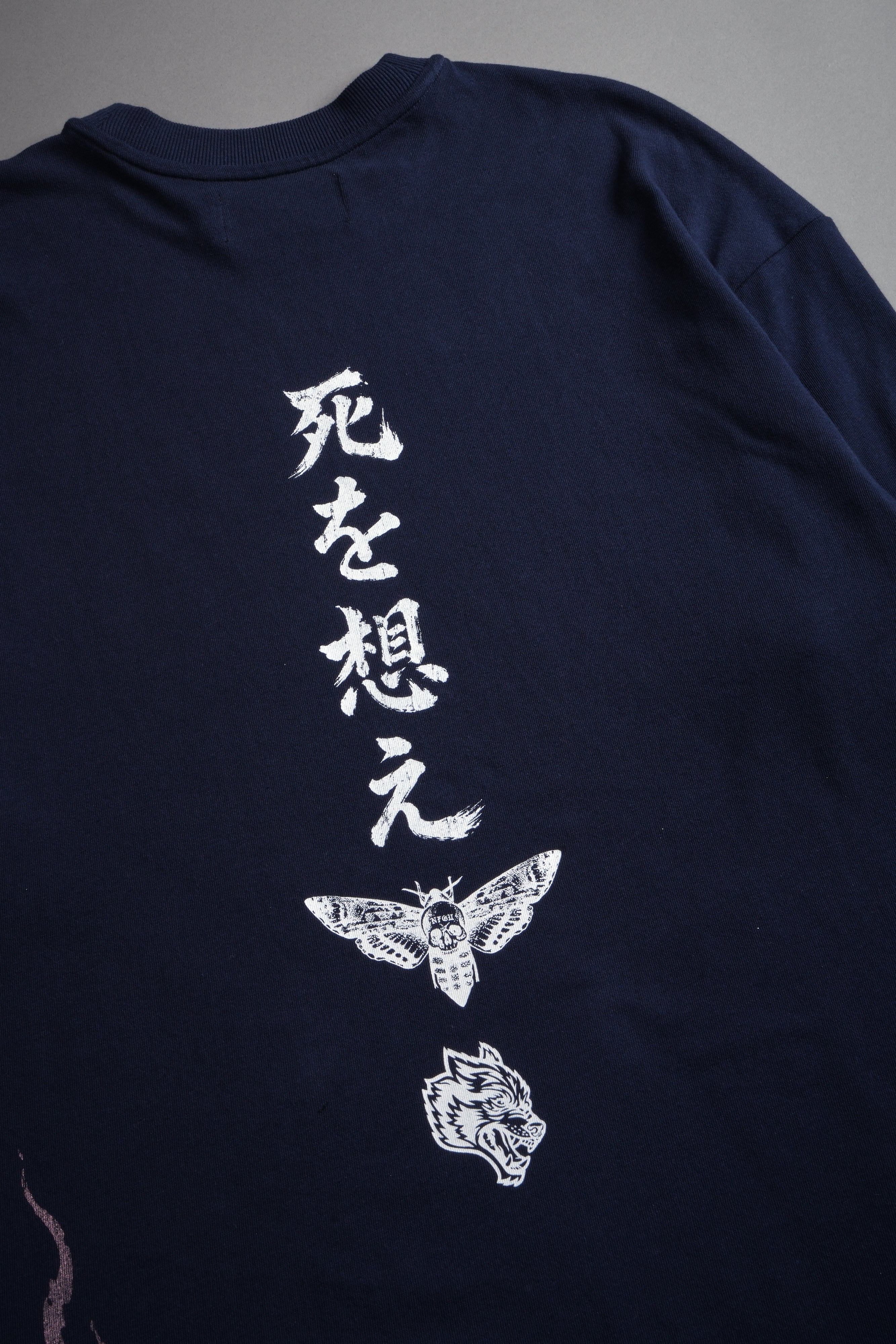 Mourning Flame Premium Oversized Tee in Navy — imagem 10