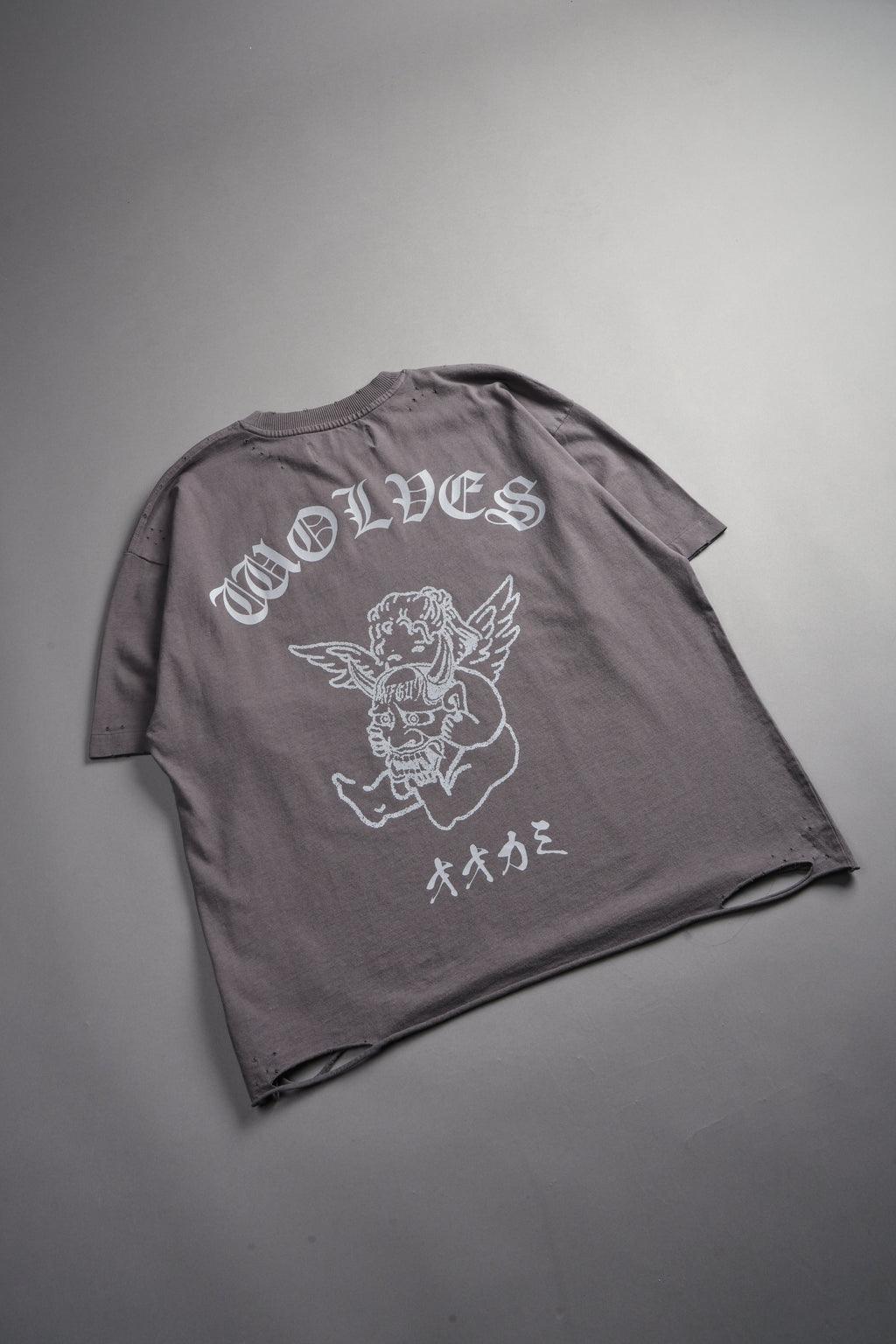 Wolves Oni Cherub Distressed Grunge Unisex Tee in Slate Gray — imagem 8