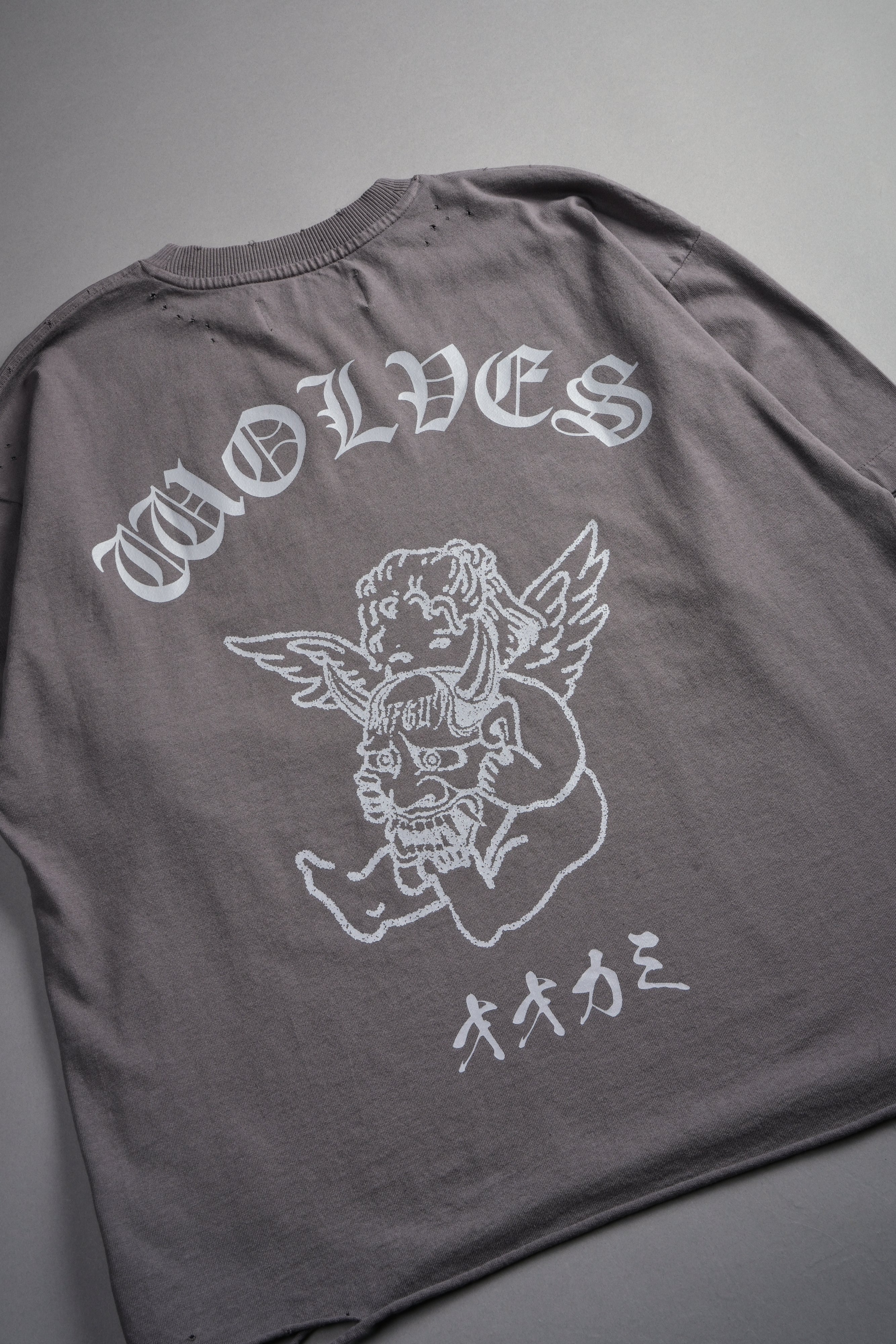 Wolves Oni Cherub Distressed Grunge Unisex Tee in Slate Gray — imagem 9