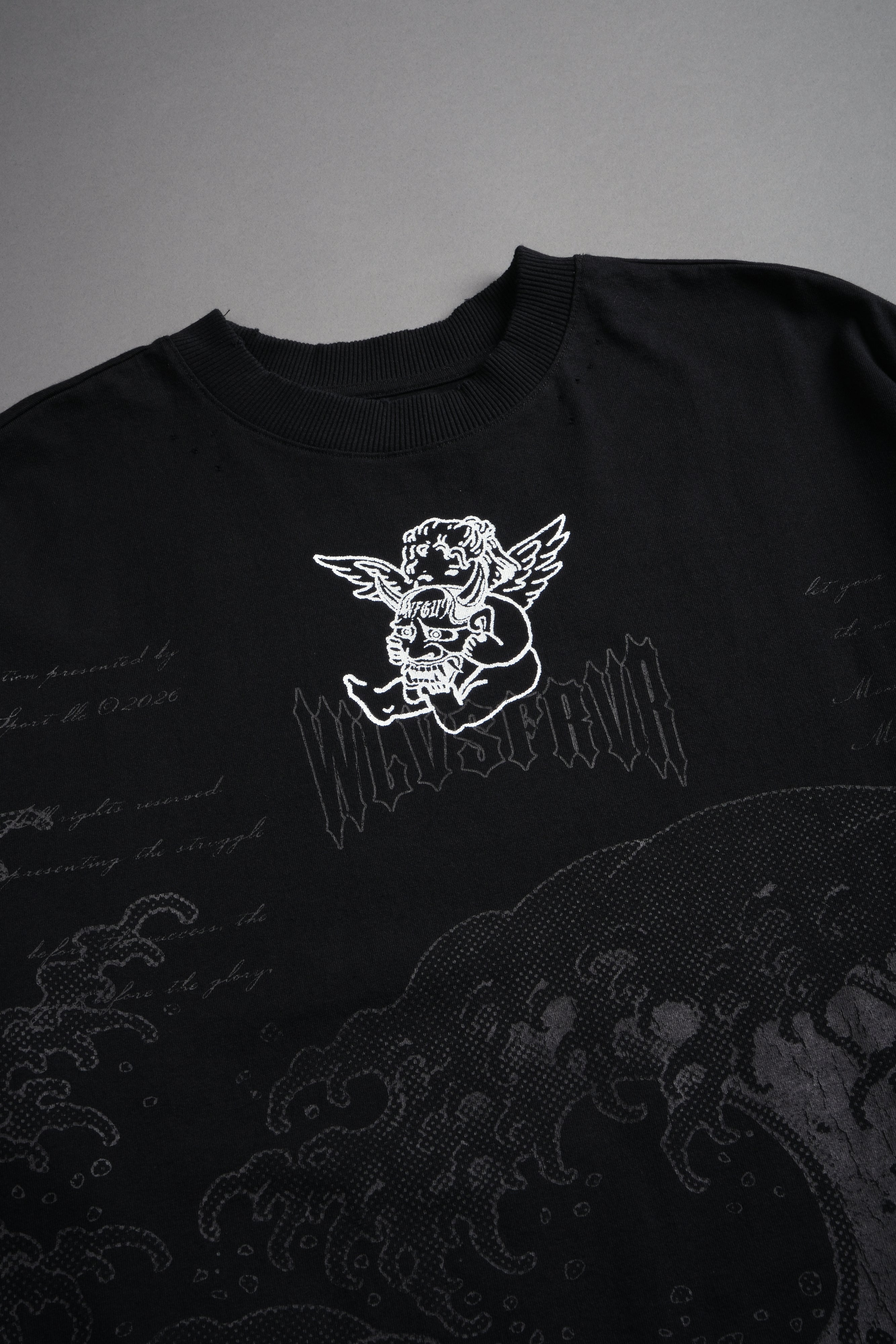 The Great Wave Distressed Grunge Box Cut Tee V2 in Black — imagem 10