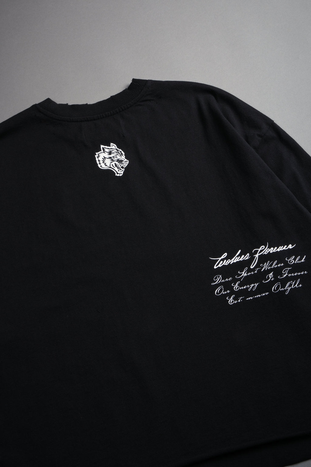 The Great Wave Distressed Grunge Box Cut Tee V2 in Black — imagem 11