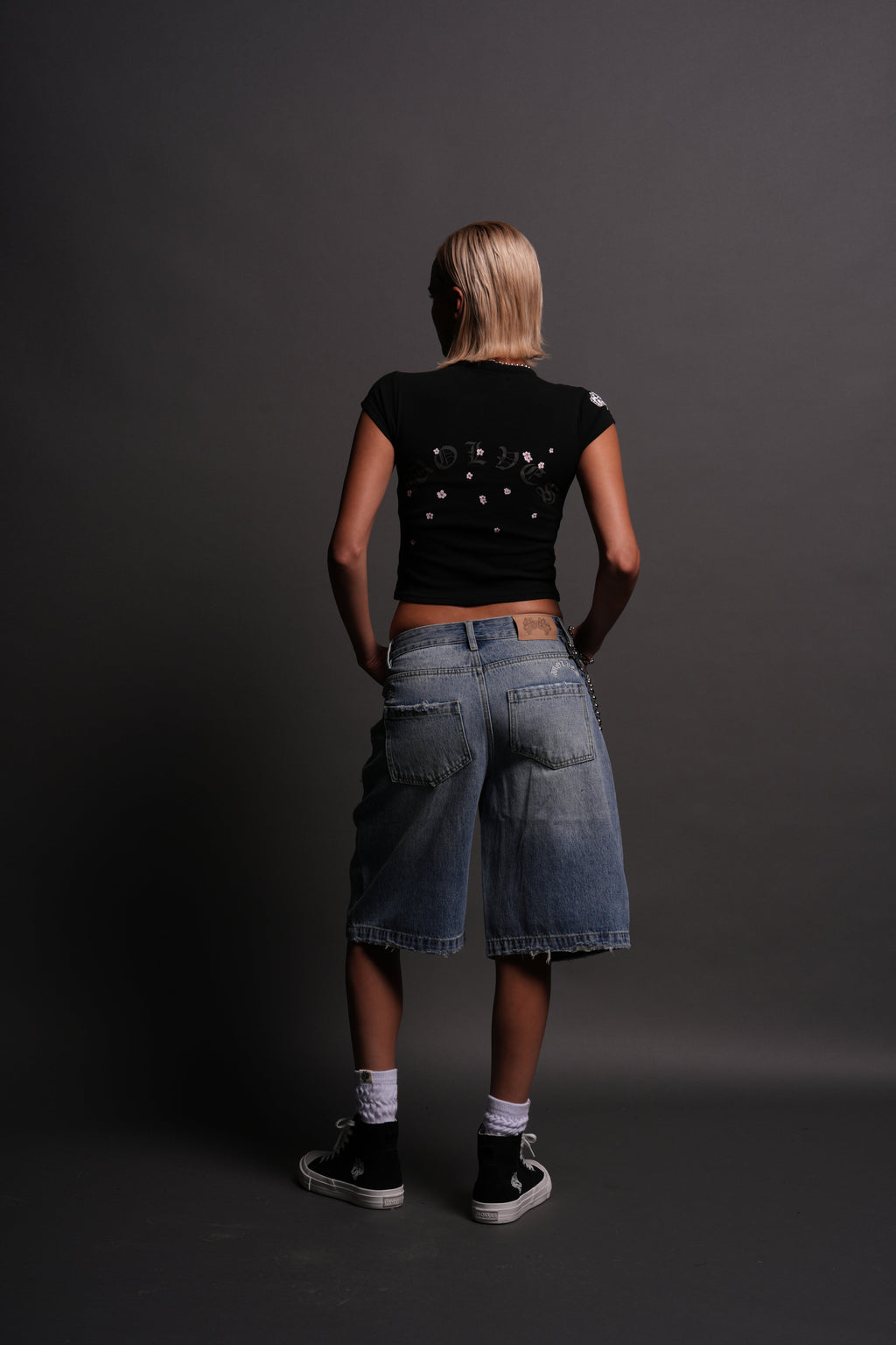 Blood Thirsty Kanji "Baby" Tee in Black — imagem 13