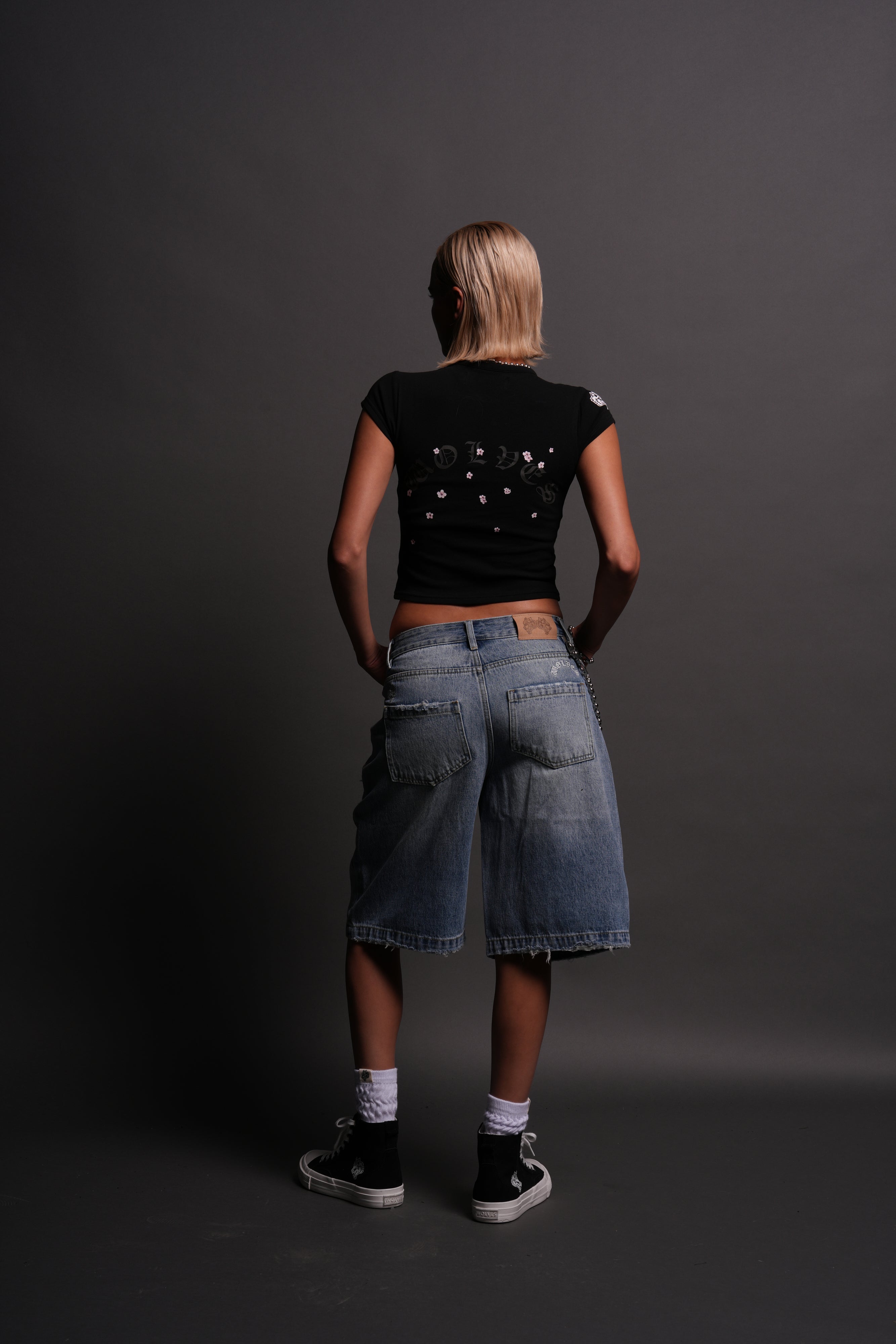 Blood Thirsty Kanji "Baby" Tee in Black — imagem 13