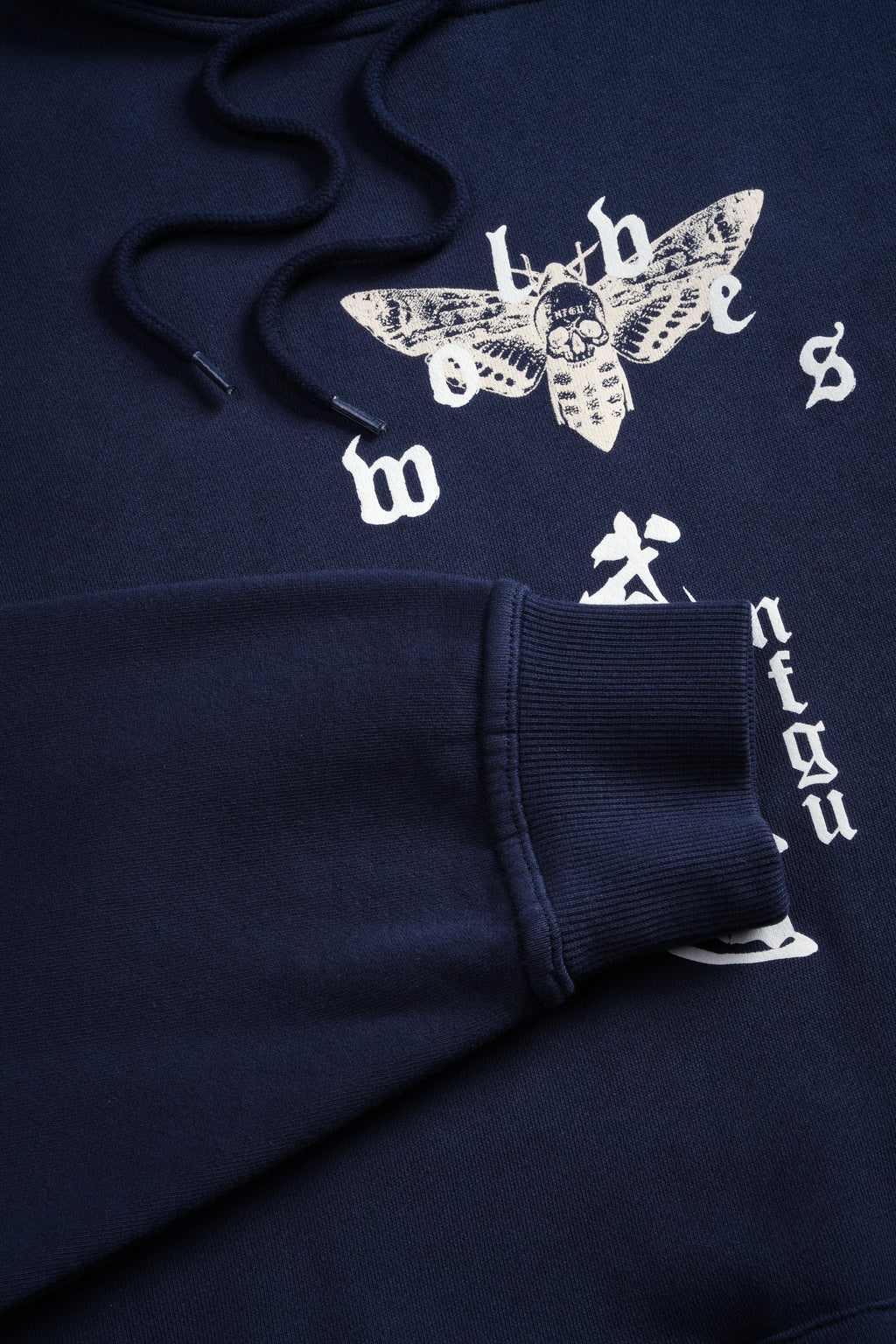 Shinigami'S Embrace Bishop Hoodie in Navy — imagem 8