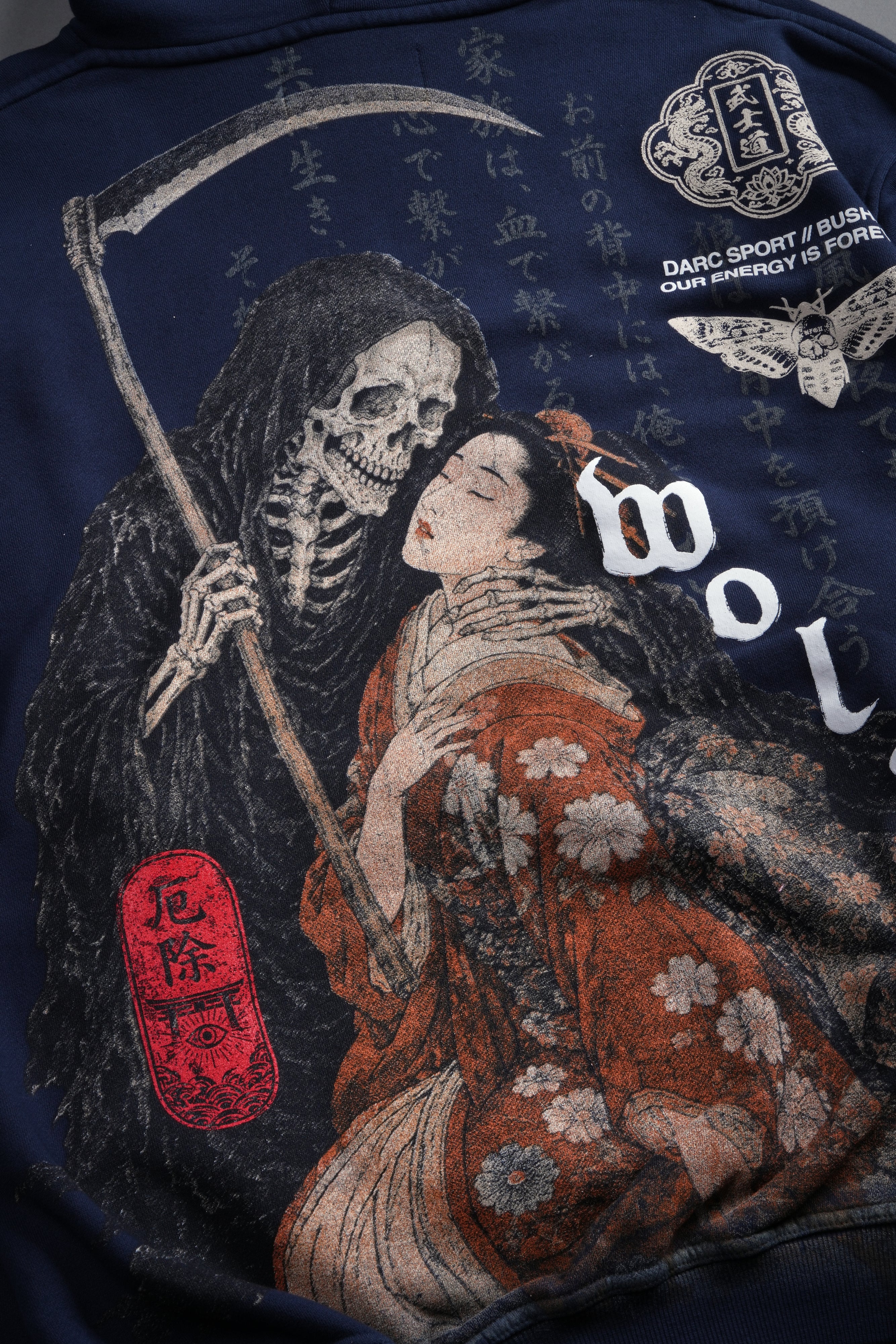 Shinigami'S Embrace Bishop Hoodie in Navy — imagem 11