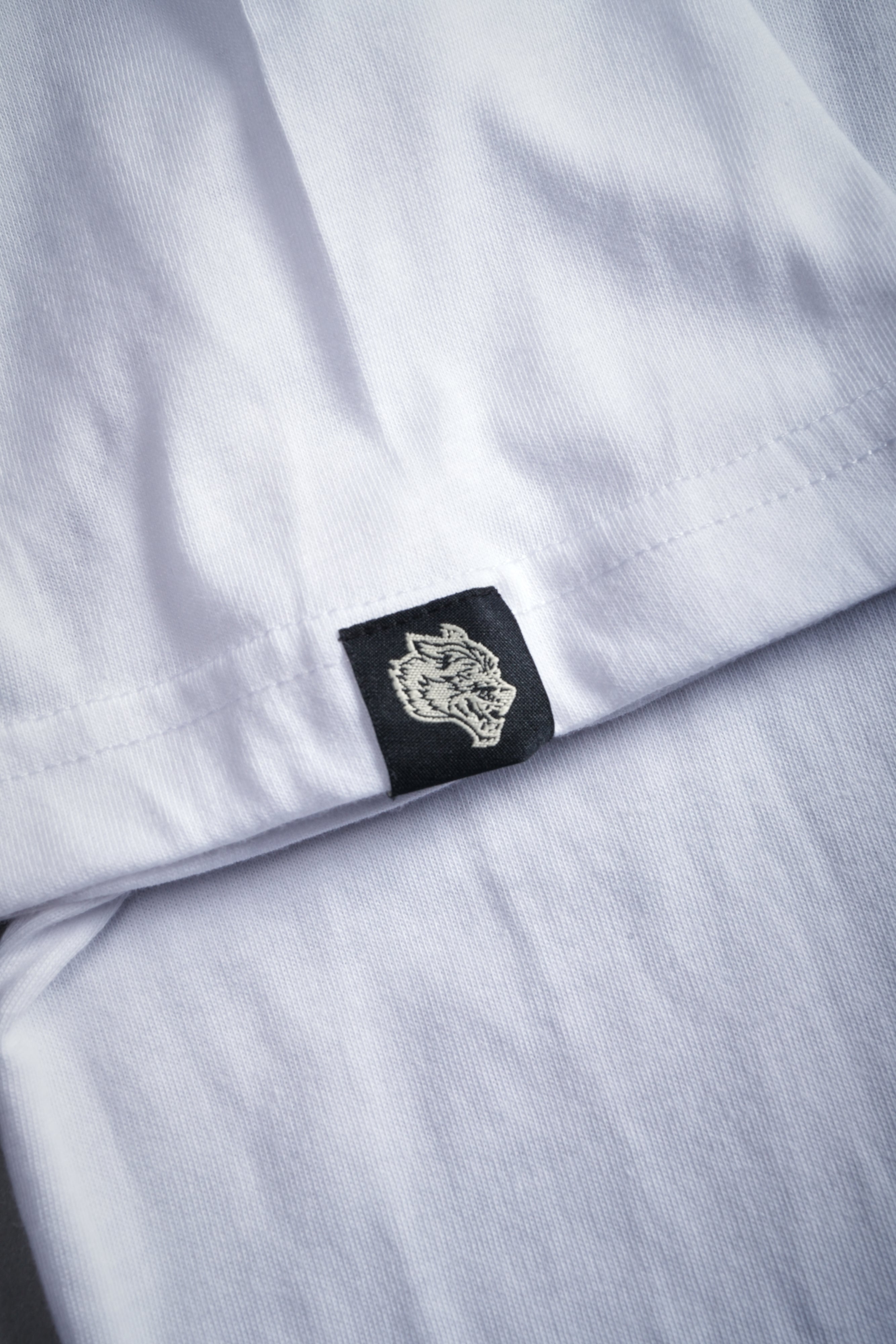 Iron Wolves Code "J. Dean" Premium Tee in White — imagem 6