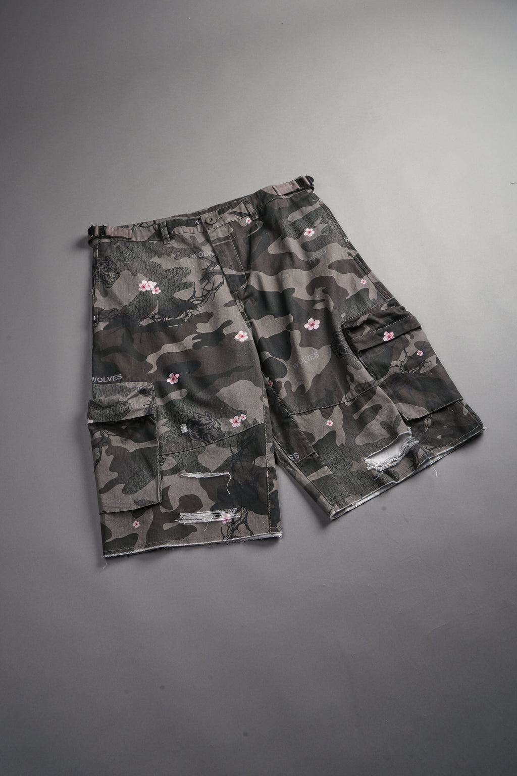 Wolf Pyramid Duke Cargo Shorts in Warrior In A Garden Green Camo — imagem 10