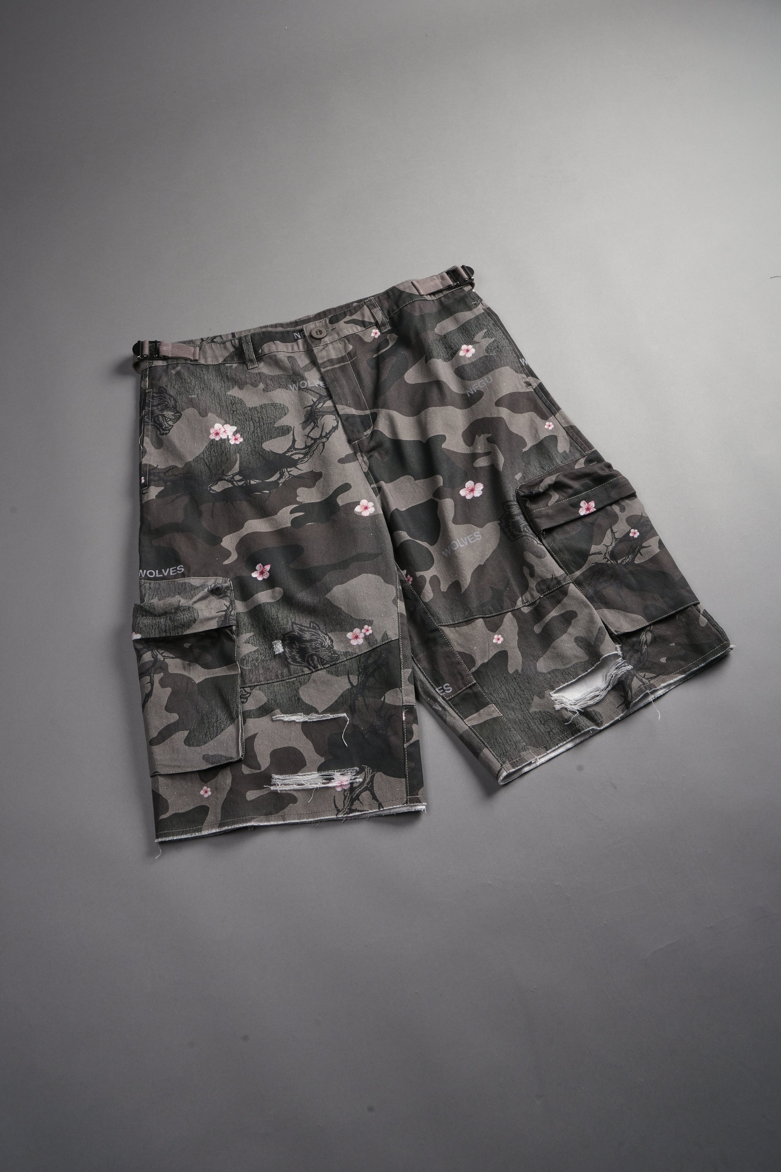 Wolf Pyramid Duke Cargo Shorts in Warrior In A Garden Green Camo — imagem 10