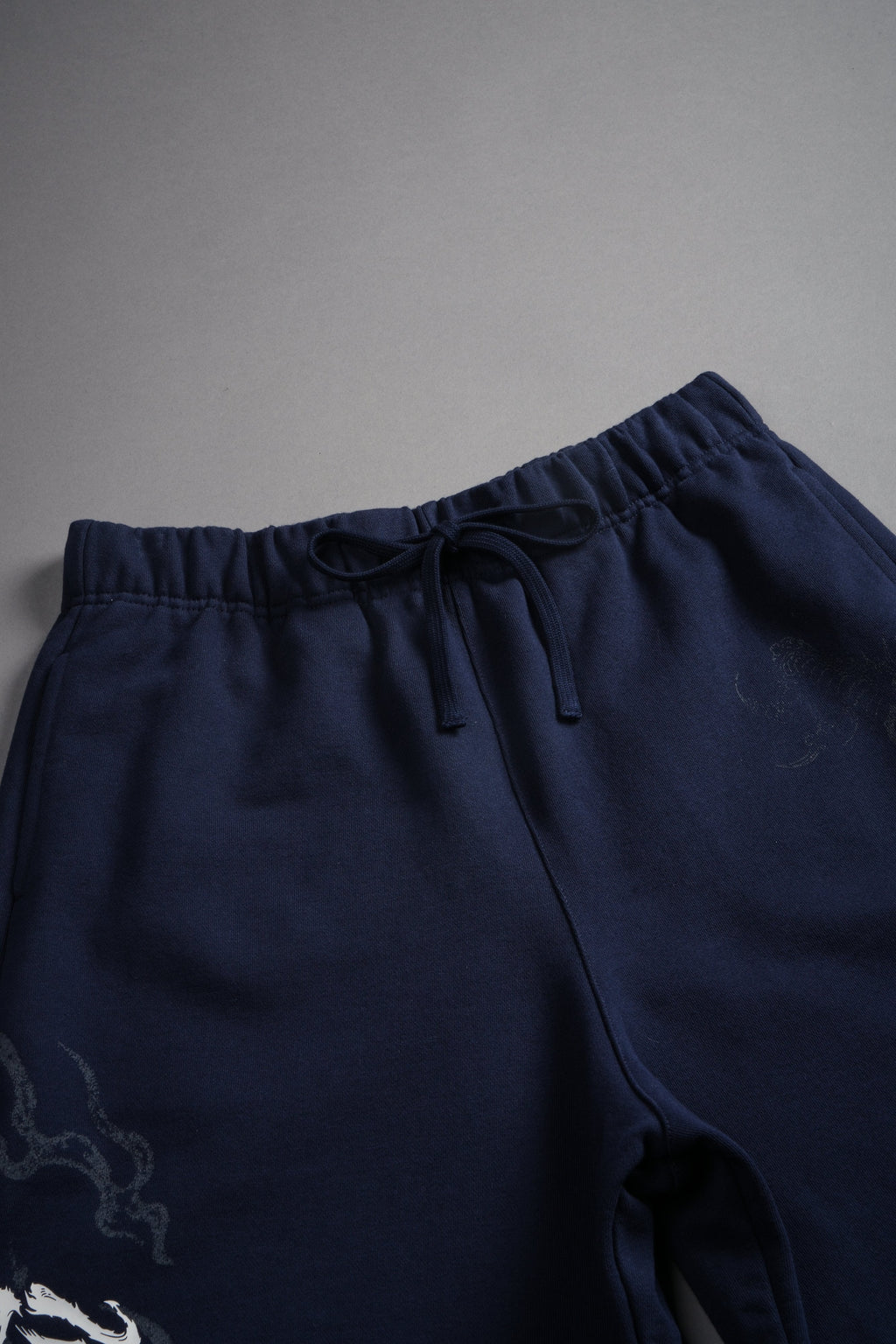 Kokuryu Grunge Oversized Raw Hem Post Lounge Sweat Shorts in Navy — imagem 9