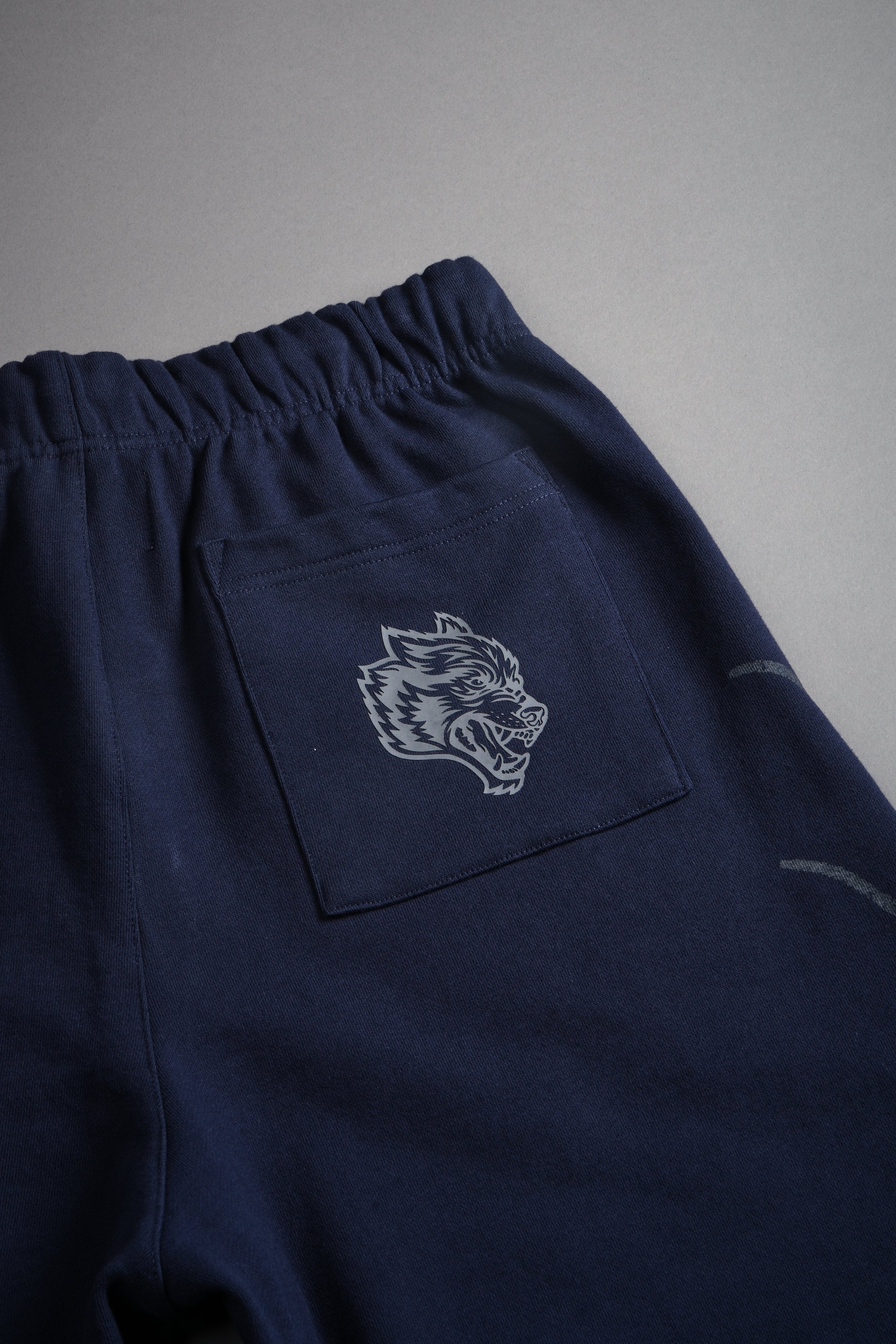 Kokuryu Grunge Oversized Raw Hem Post Lounge Sweat Shorts in Navy — imagem 10