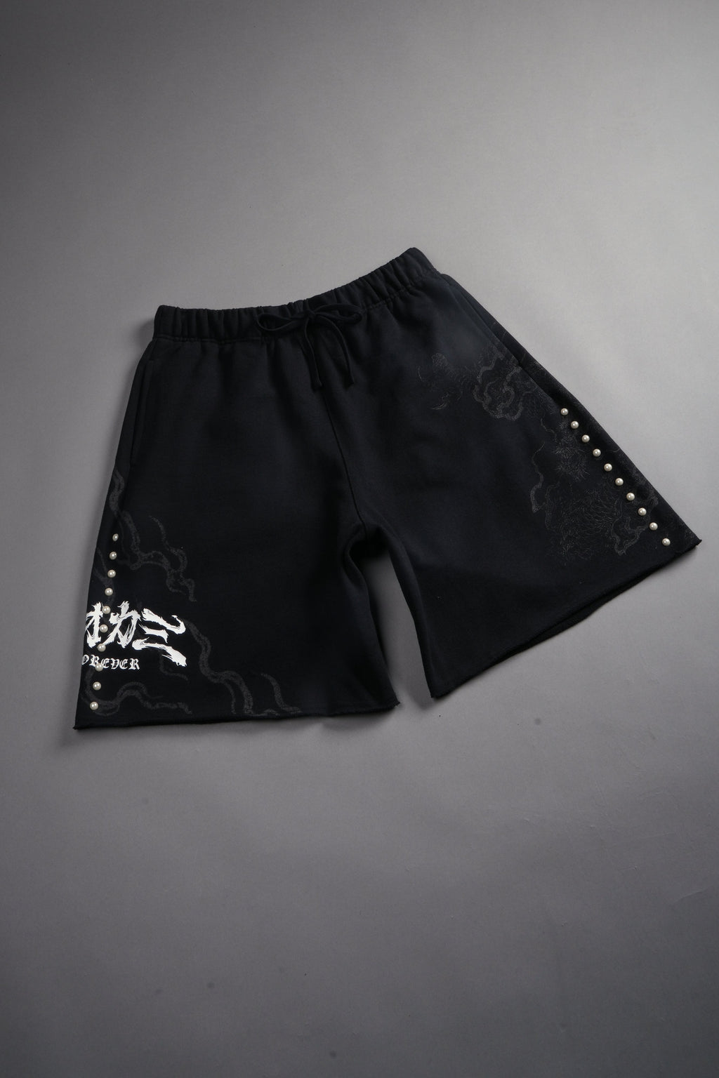 Kokuryu Grunge Oversized Raw Hem Post Lounge Sweat Shorts in Black — imagem 3