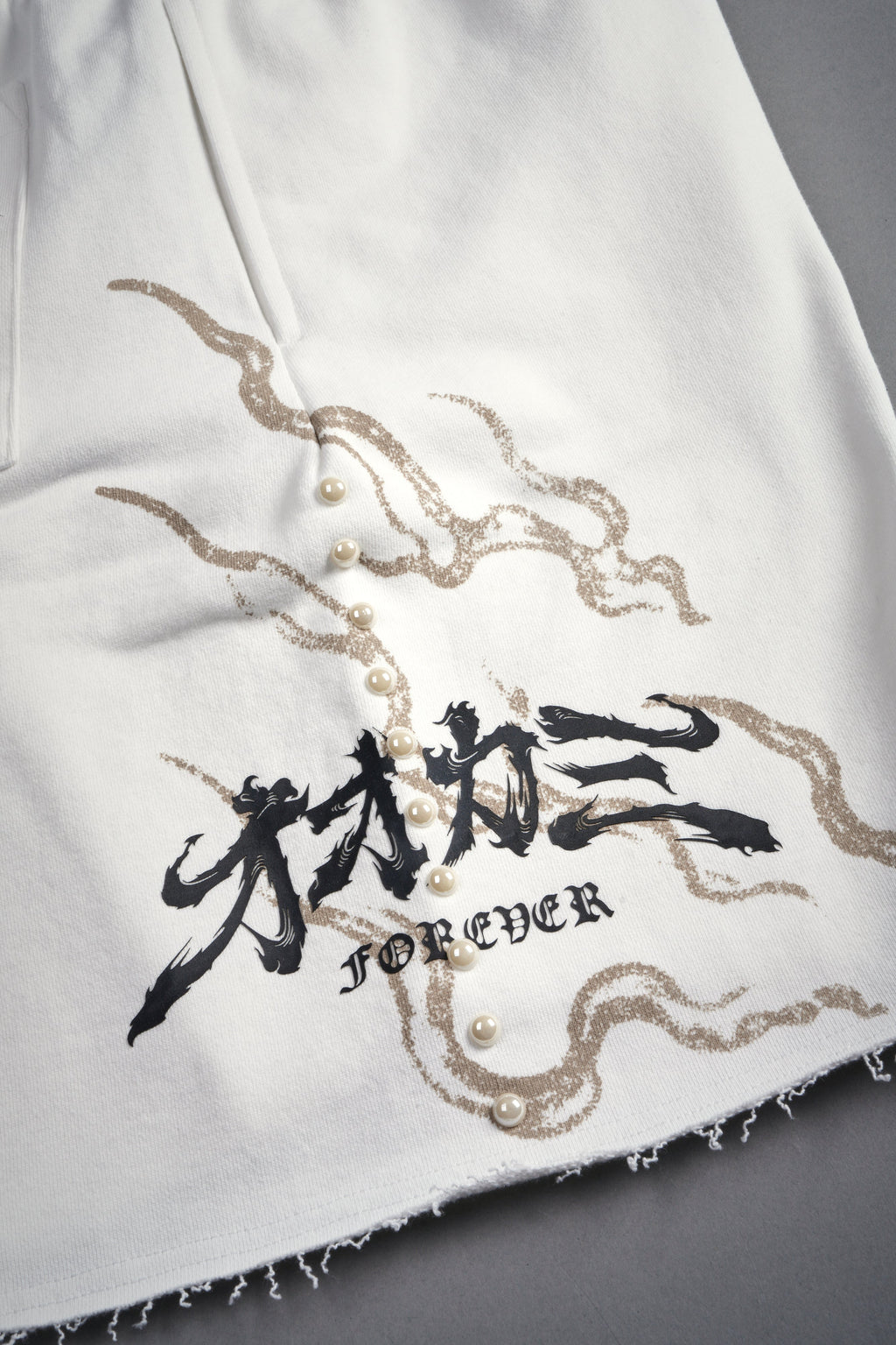 Kokuryu Grunge Oversized Raw Hem Post Lounge Sweat Shorts in Cream — imagem 16